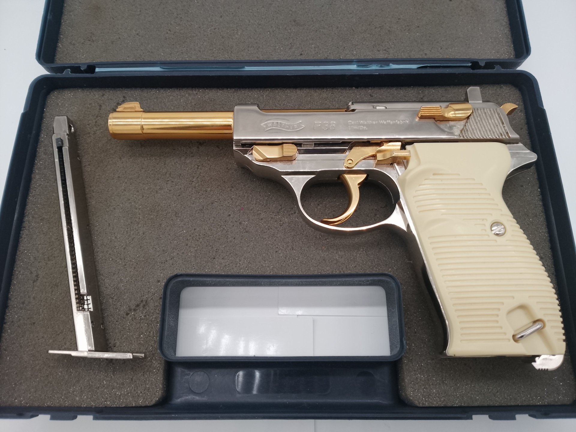 Pistole P38 Gold Edition, Blow - Back, Walther, 4,5mm Stahl BB, CO2 – Bild 4