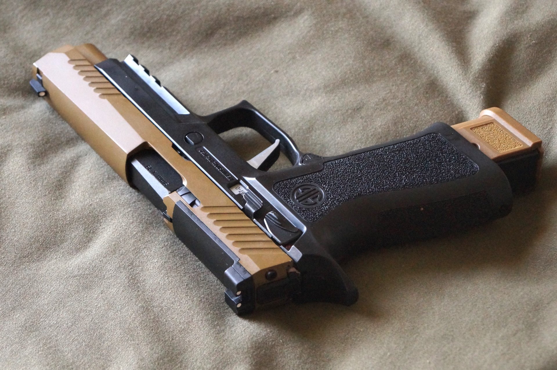 Sig Sauer P320 XCARRY M17 GBB Co2 6mm BB VFC – Bild 2