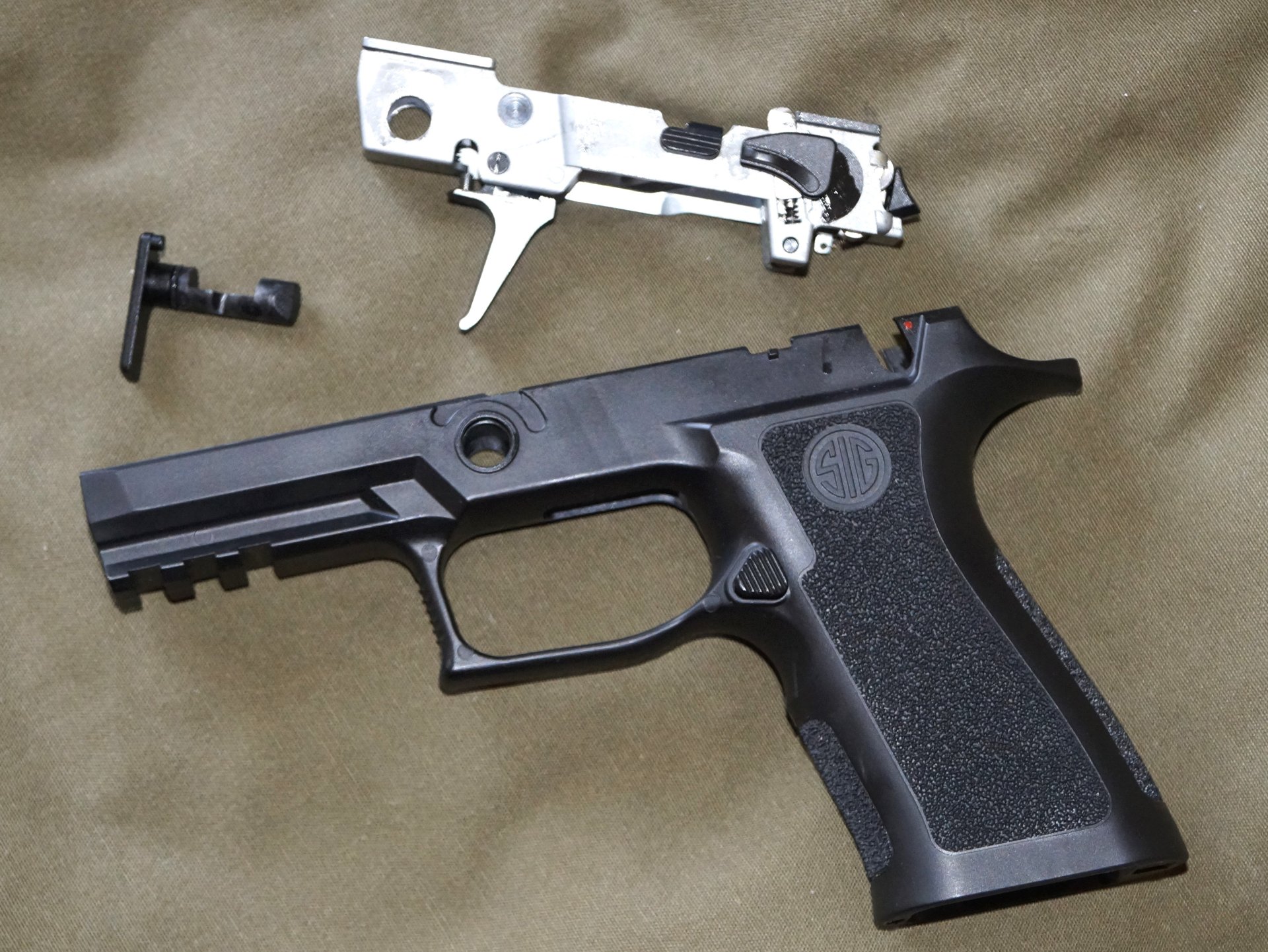 Sig Sauer P320 XCARRY M17 GBB Co2 6mm BB VFC – Bild 5