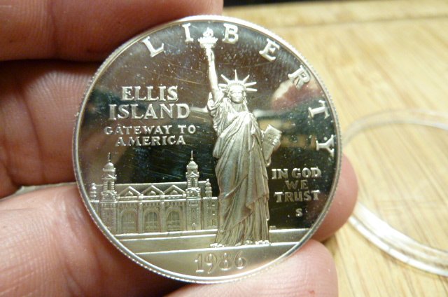 Morgan Dollar USA 1886 und ELLI Island Liberty 1 Dollar 1986 PP – Bild 1