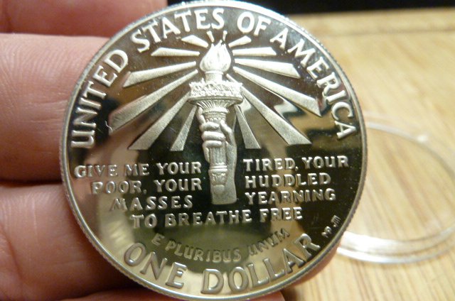 Morgan Dollar USA 1886 und ELLI Island Liberty 1 Dollar 1986 PP – Bild 2