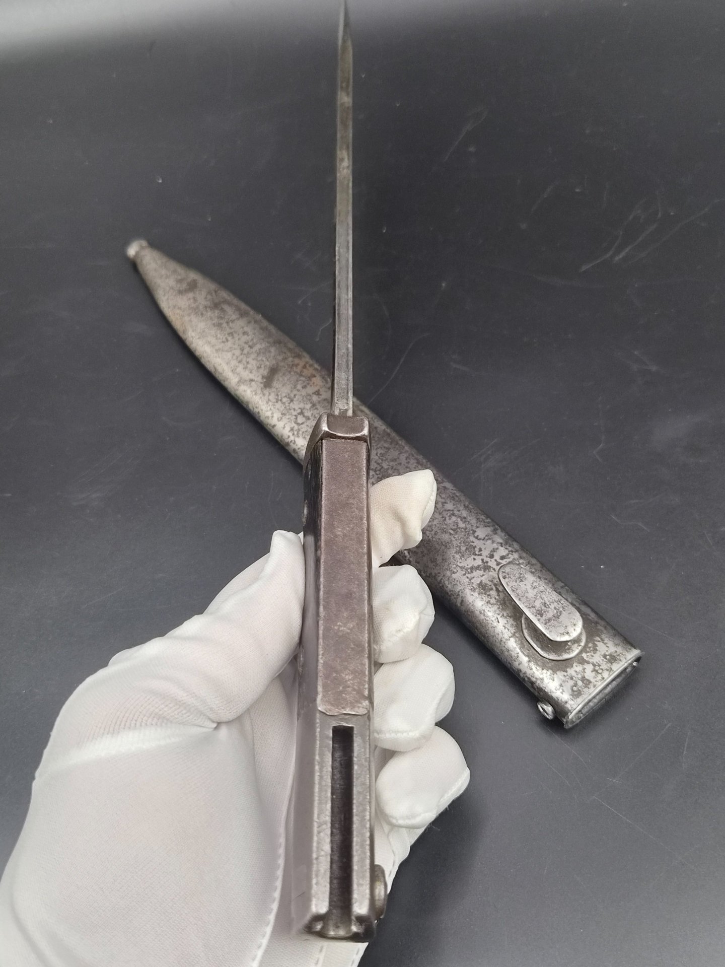 K98 Bajonett - Seitengewehr 84/98 nummeriert, 3. Modell mit Holzgriffschalen, 1939 BERG & Co – Bild 6
