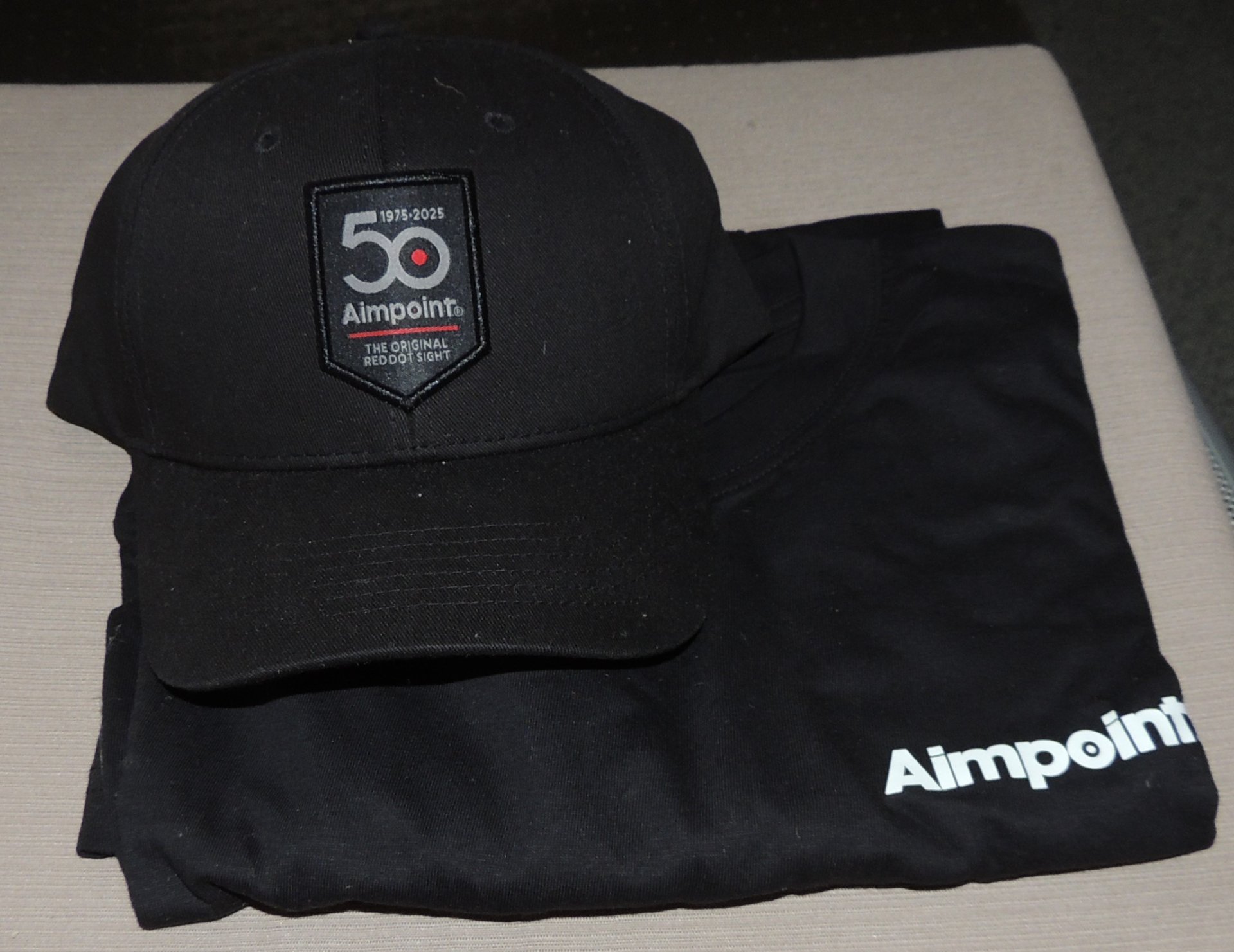 Aimpoint 50 Jahre Kappe und T Shirt – Bild 1
