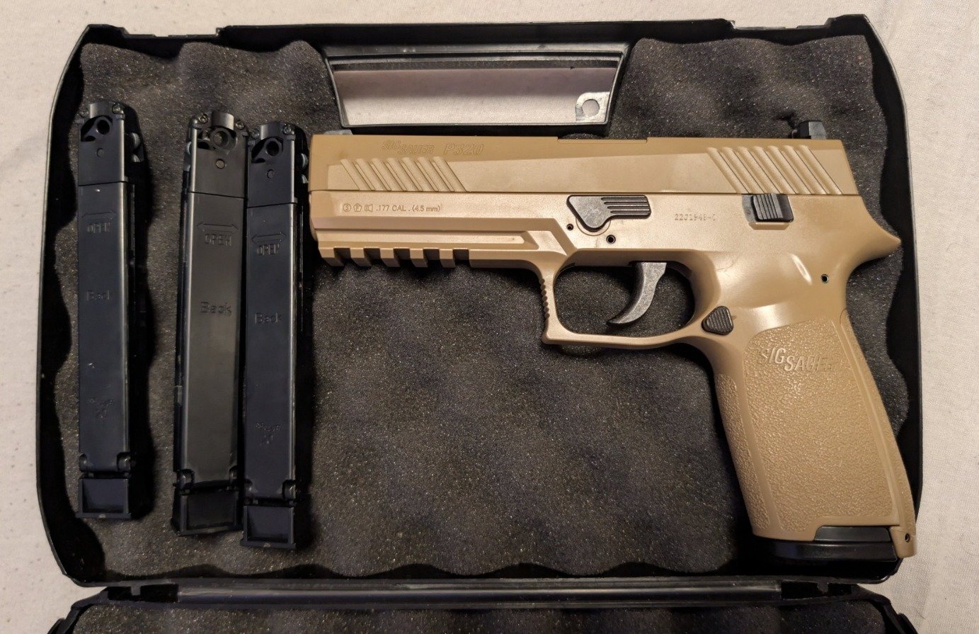 Sig Sauer P320 CO2 Pistole 4,5 mm Diabolo Blowback Coyote Tan + 3 Magazine + Koffer, F – Bild 1