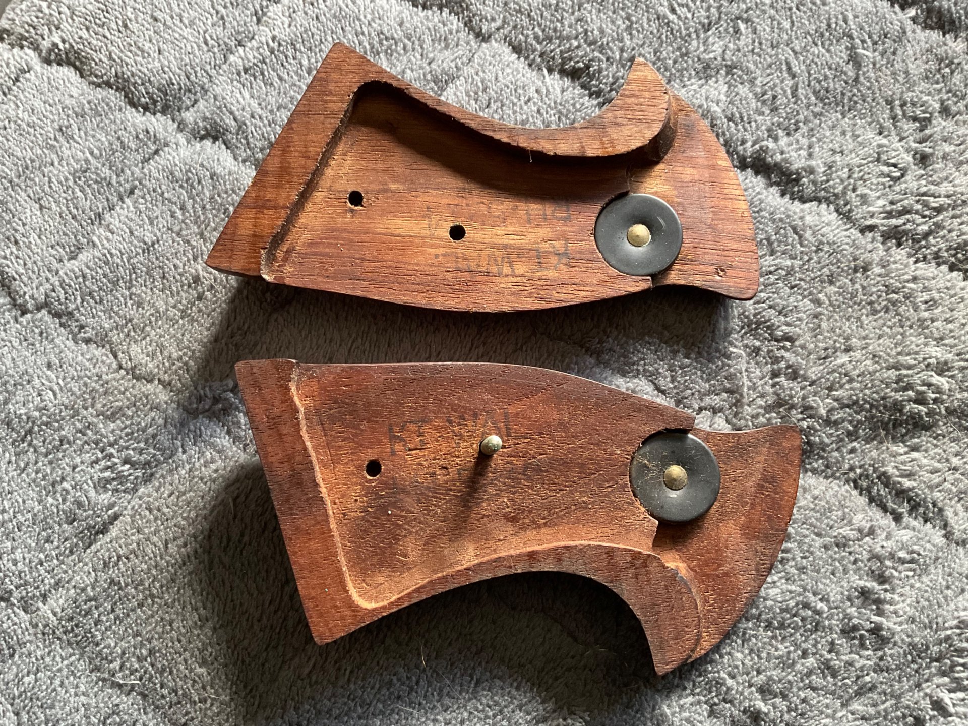 S&W Griffschalen Paar Holz Original unbenutzt – Bild 3