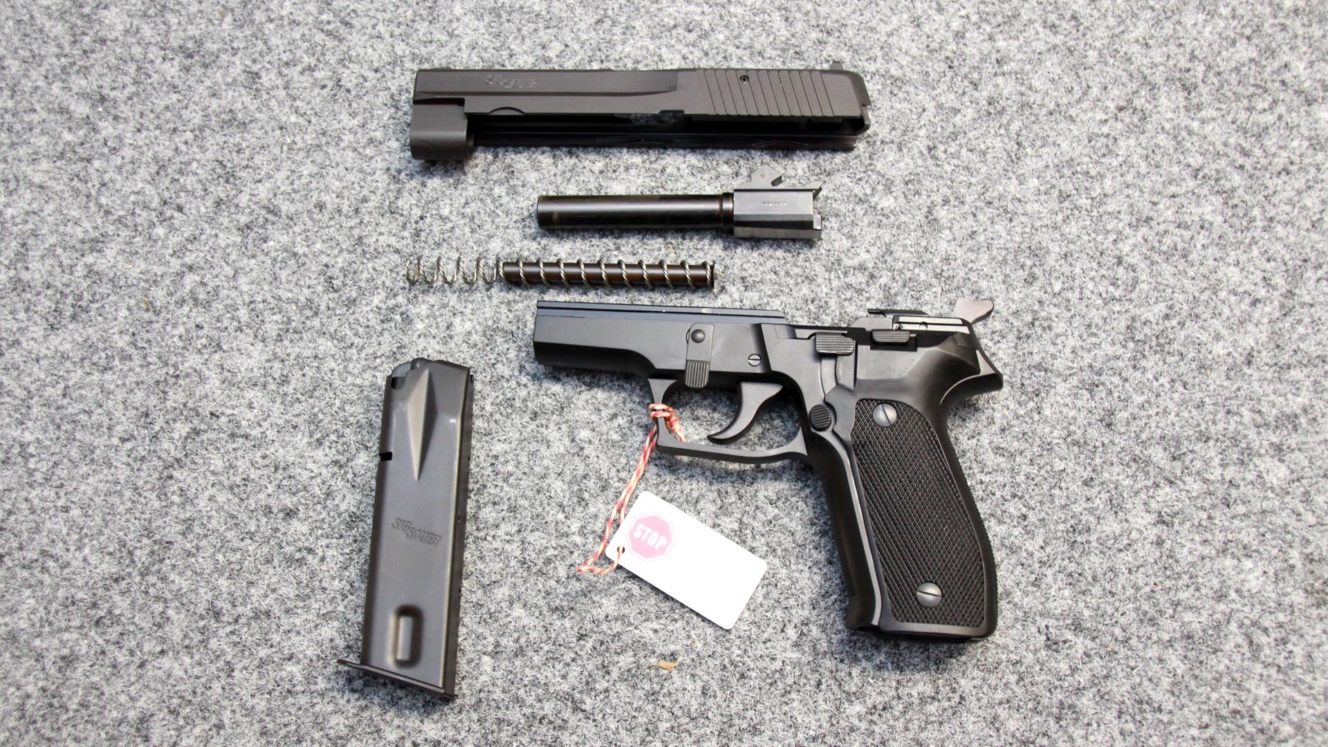Sig Sauer P226 Kal. 9mm Para – Neuwertiger Sammlerzustand / Komplettset mit Box & Anschussscheibe – Bild 4