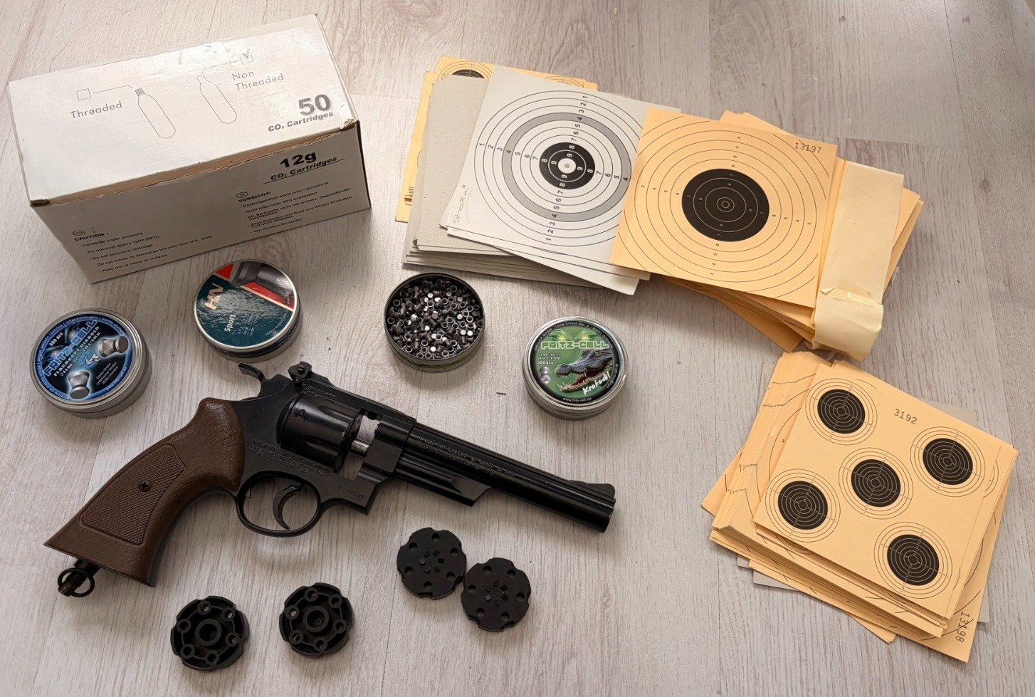 CO2 Revolver Umarex Daisy mit viel Zubehör – Bild 1