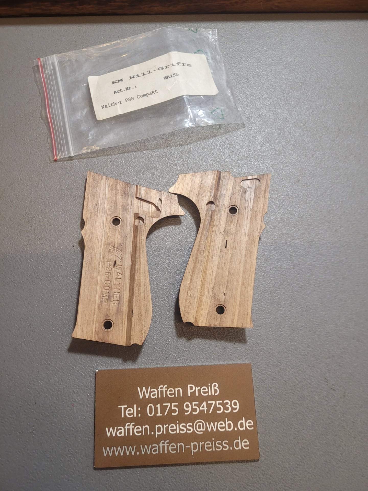 Walther P88 Compact Nill Holzgriffschalen Nussbaum original verpackt 9mmx19 – Bild 2
