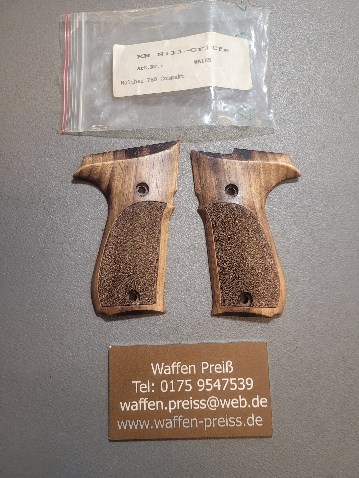 Walther P88 Compact Nill Holzgriffschalen Nussbaum original verpackt 9mmx19 – Bild 1