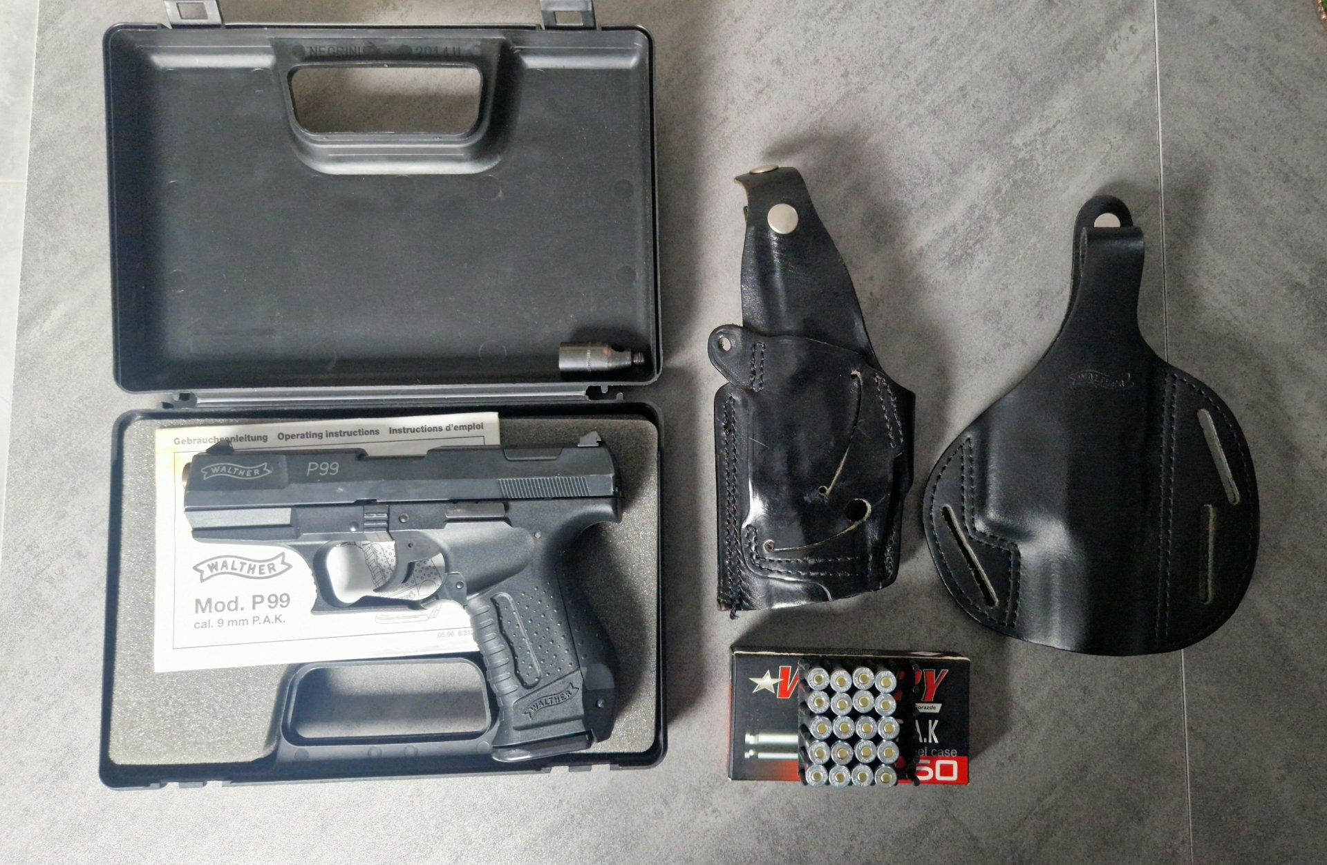 Walther P99 Unikat (9mm P.A.K.) – Komplettset mit 2 Holstern, Deko-Extra & Zubehör – Bild 1