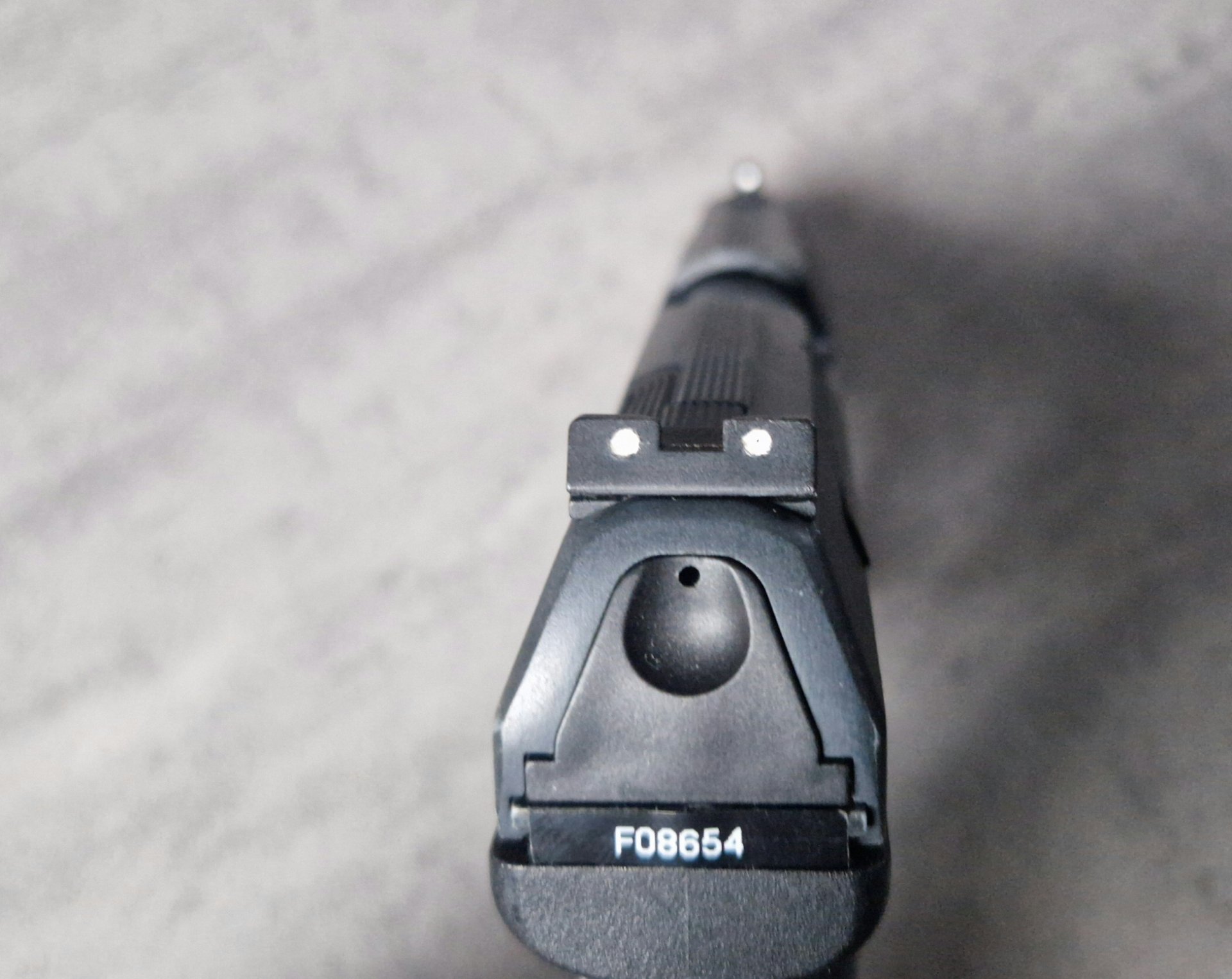 Walther P99 Unikat (9mm P.A.K.) – Komplettset mit 2 Holstern, Deko-Extra & Zubehör – Bild 3