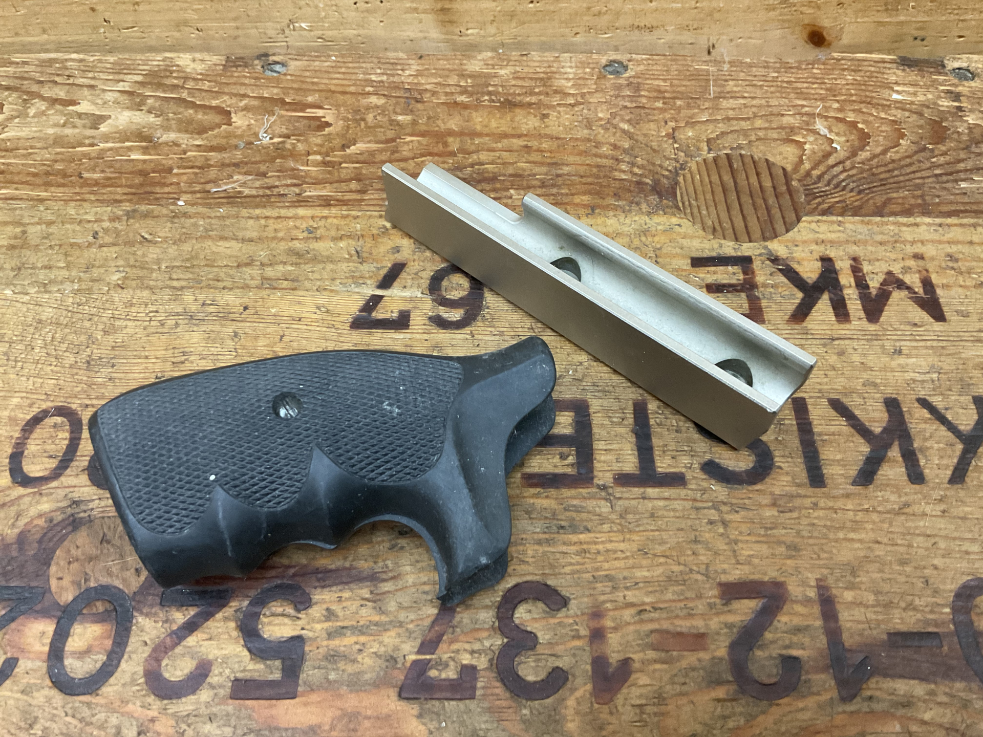 Laufgewicht für Revolver z.B. Smith&Wesson + Gummigriff – Bild 1