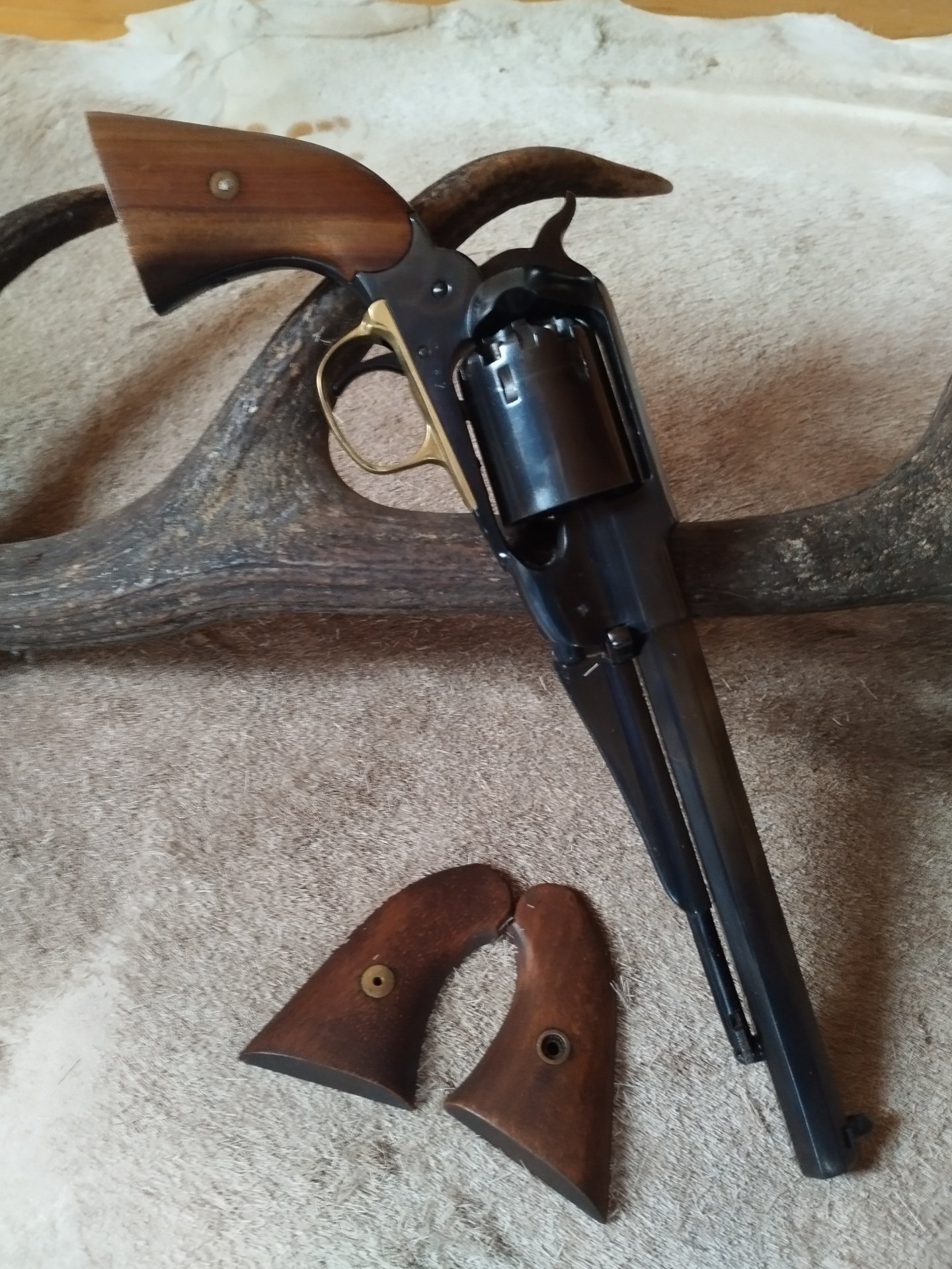 VL- Revolver Remington "New Army" Cal. .44 + 1 Satz Ersatzgriffschalen – Bild 1