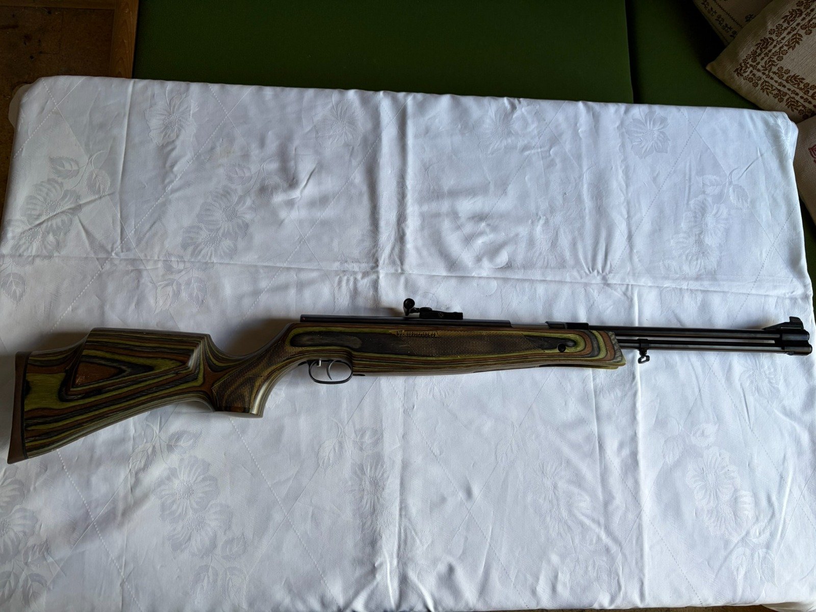 Weihrauch HW77K Cal.. 177´´/4,5 mm - Spezial Edition mit 3-farbigen Schichtholzschaft – Bild 2