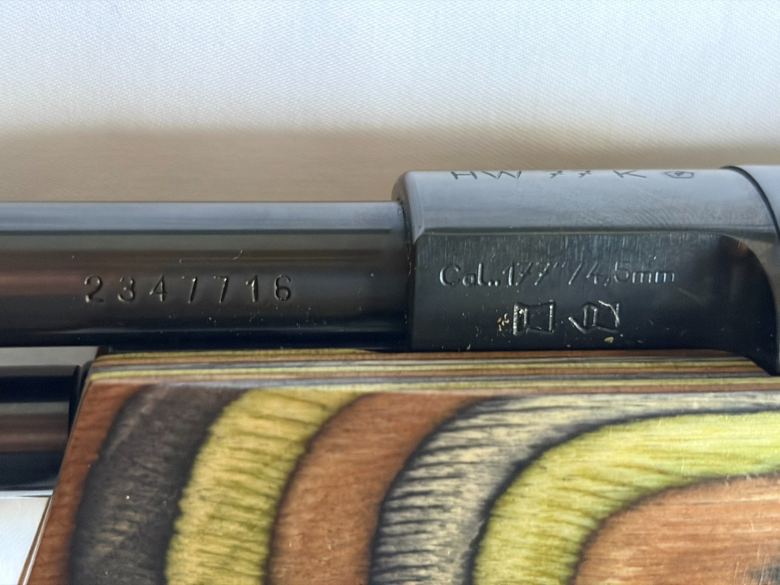 Weihrauch HW77K Cal.. 177´´/4,5 mm - Spezial Edition mit 3-farbigen Schichtholzschaft – Bild 4