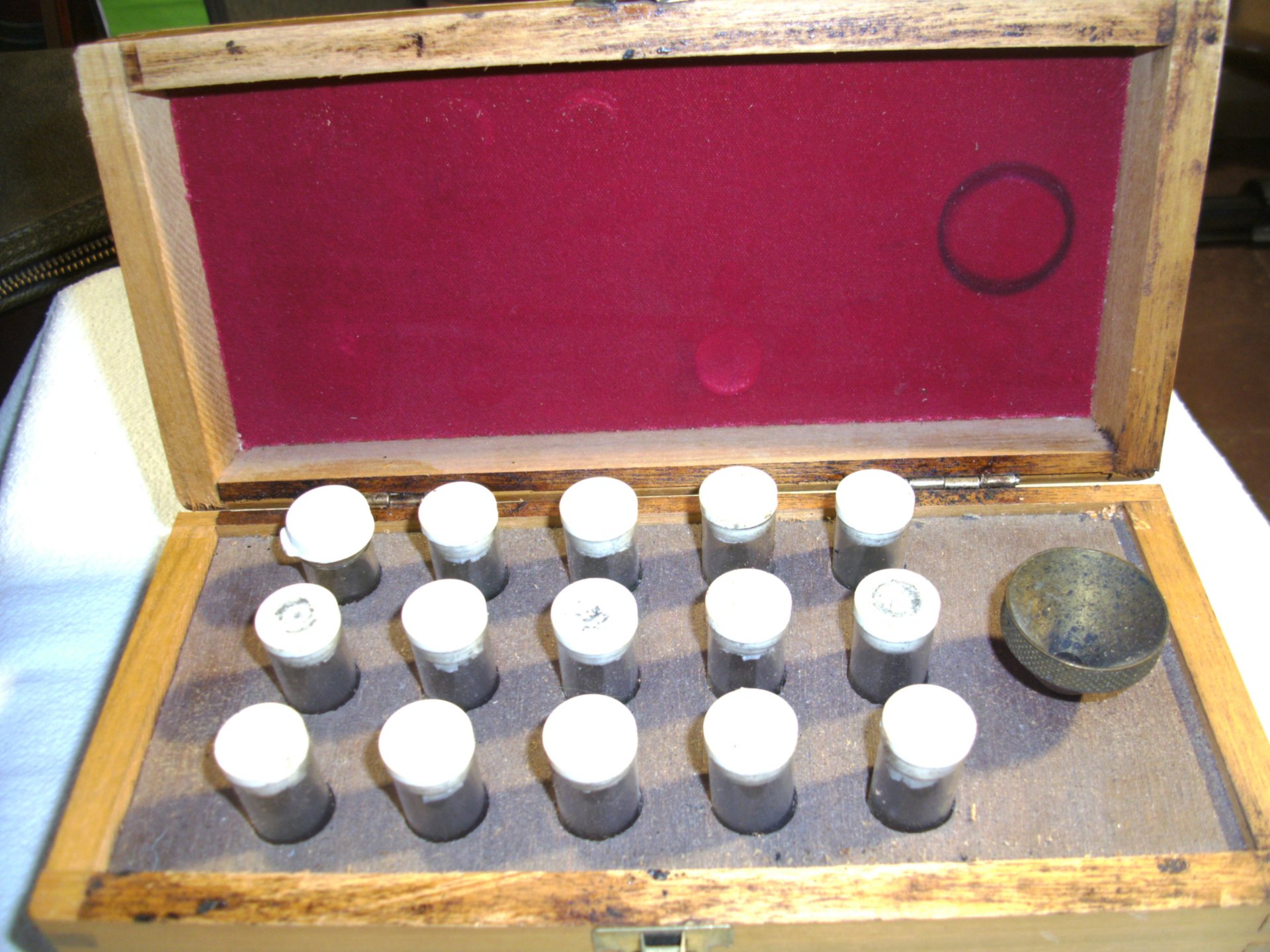 Holzbox für Vorderladerröhrchen – Bild 2