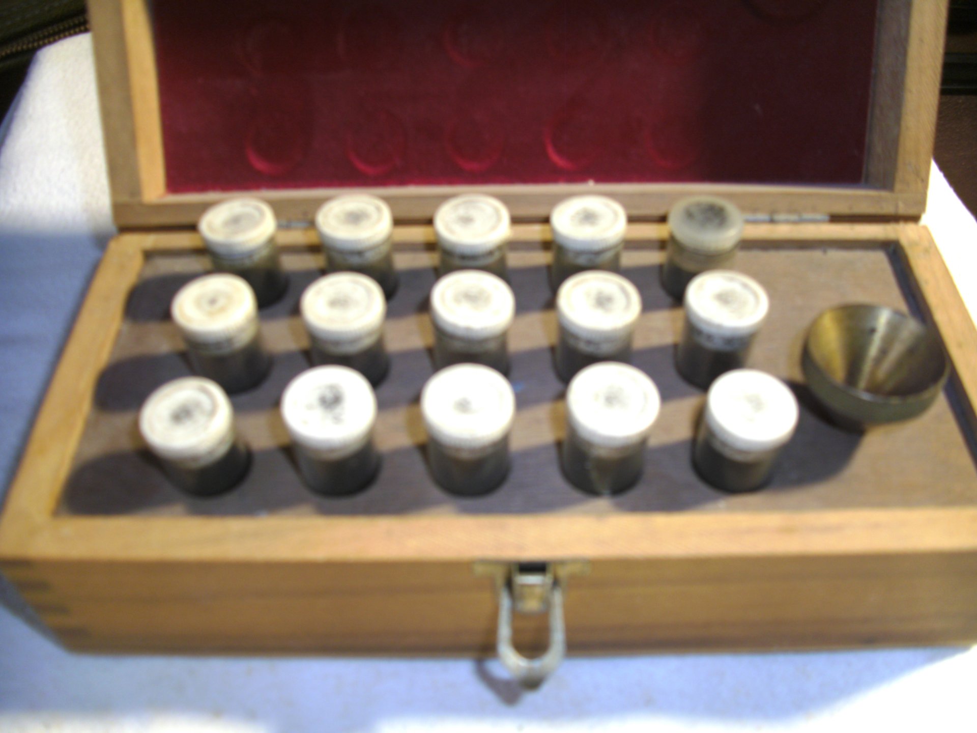 Holzbox für Vorderladerröhrchen – Bild 1