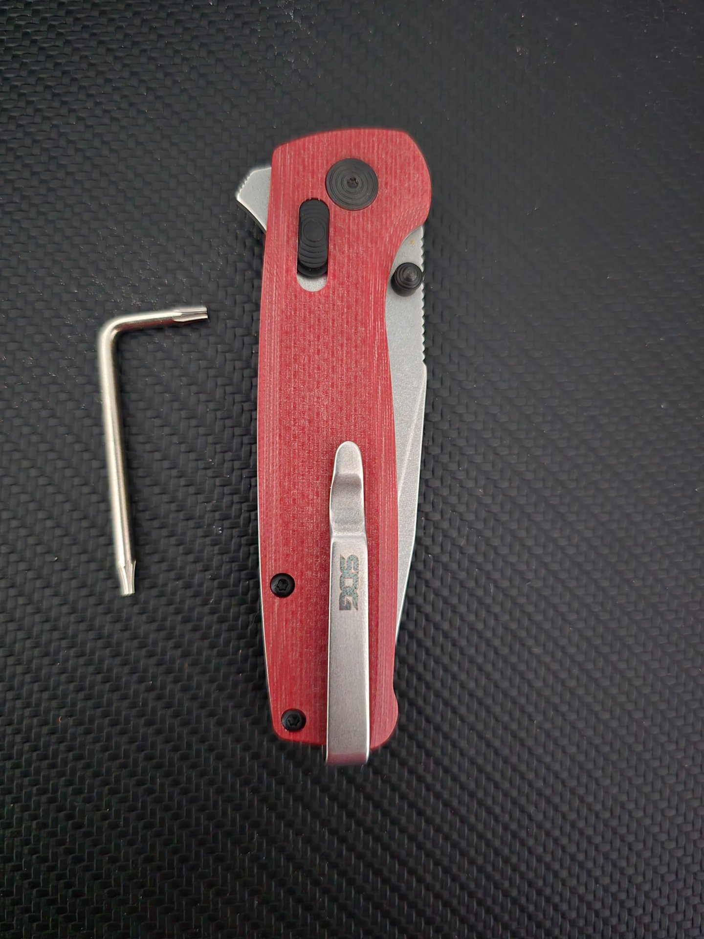 Klappmesser vom Typ SOG Terminus XR G10 (in der Farbe Crimson) – Bild 2