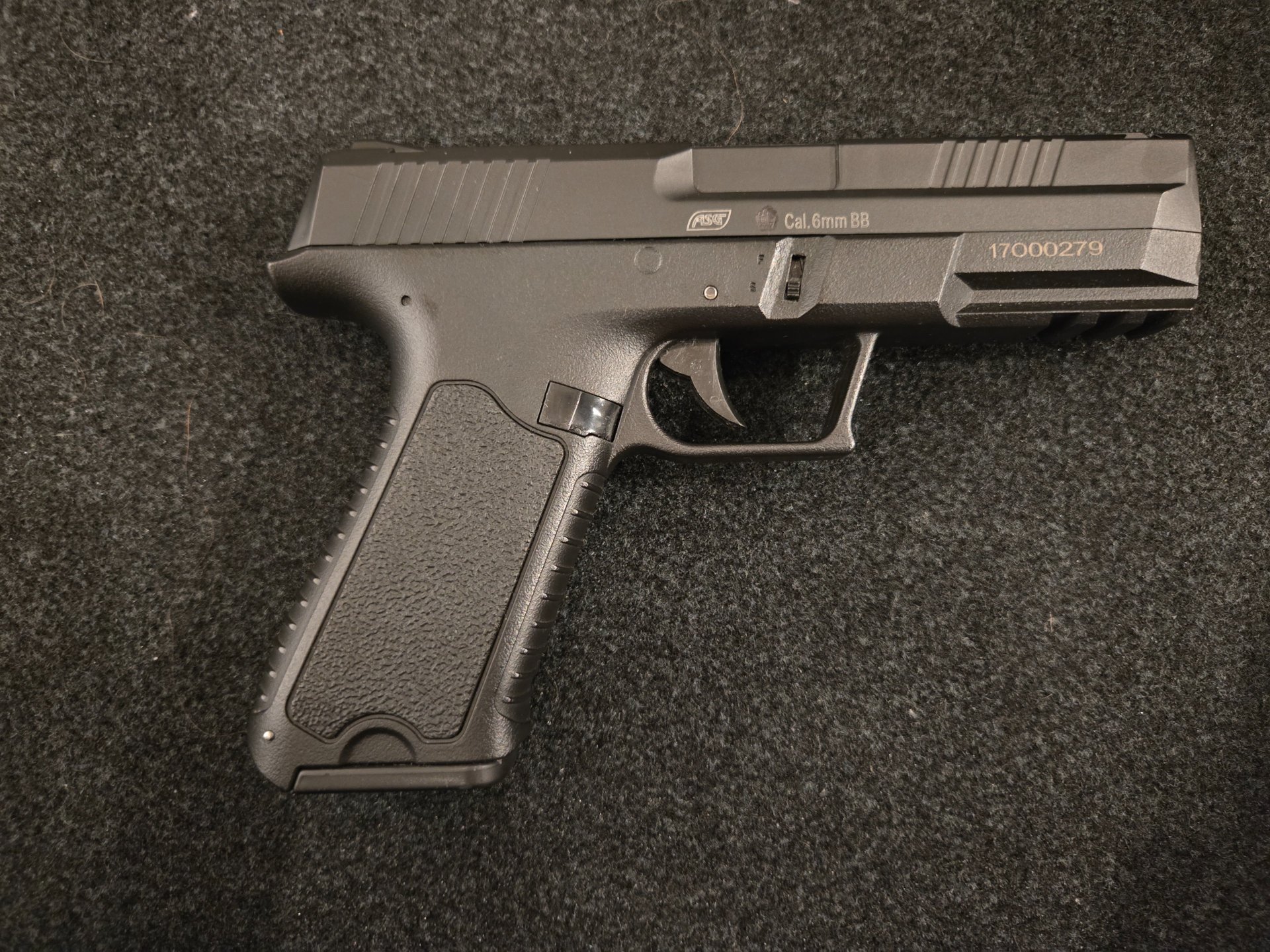ASG XP17 / Cyma AEP Set: 3 Magazine, 2 Akkus + Umarex Koffer – Bild 4