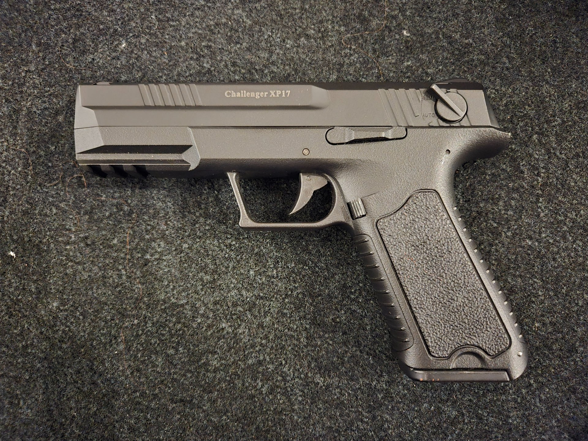 ASG XP17 / Cyma AEP Set: 3 Magazine, 2 Akkus + Umarex Koffer – Bild 3