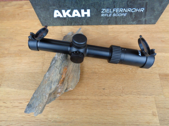 Drückjagd Zielfernrohr AKAH 1-6x24 LA Leuchtabsehen 4 LP ohne Schiene 30 mm inkl. FLIP-UP Covers – Bild 1