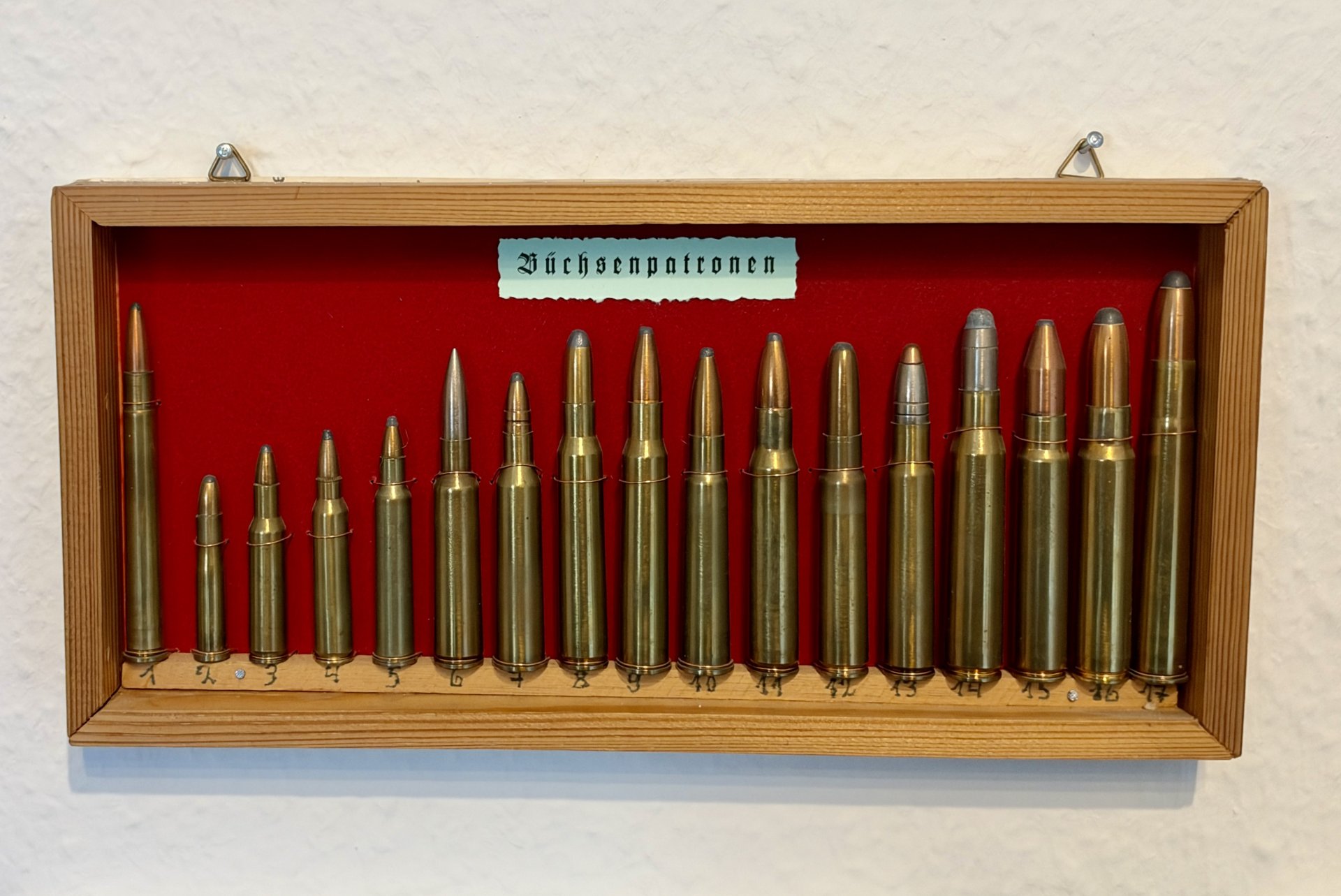 Munitionstafeln/ Schautafeln für Lang- & Kurzwaffen sowie Schrotpatronen für Sammler – Bild 4