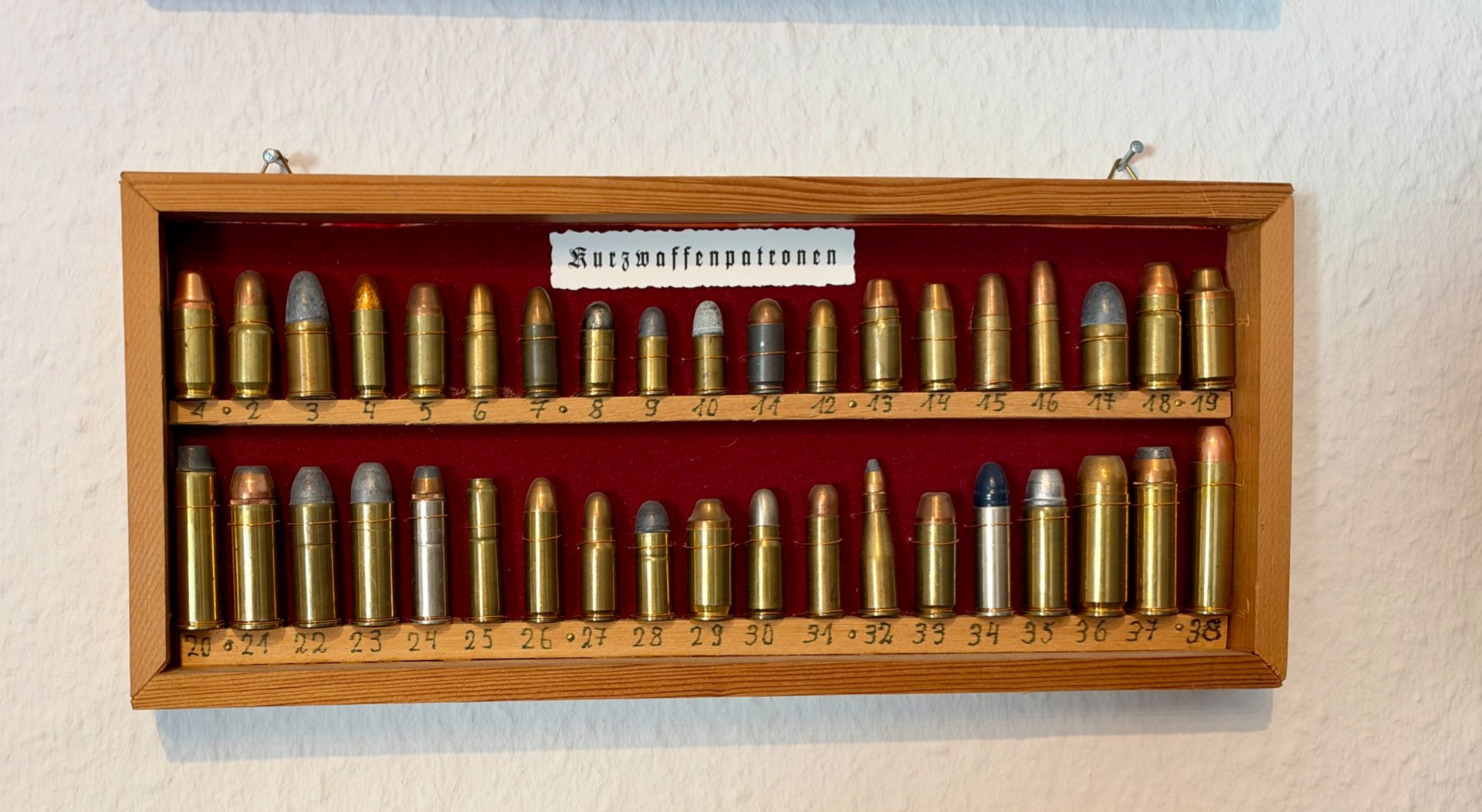 Munitionstafeln/ Schautafeln für Lang- & Kurzwaffen sowie Schrotpatronen für Sammler – Bild 6