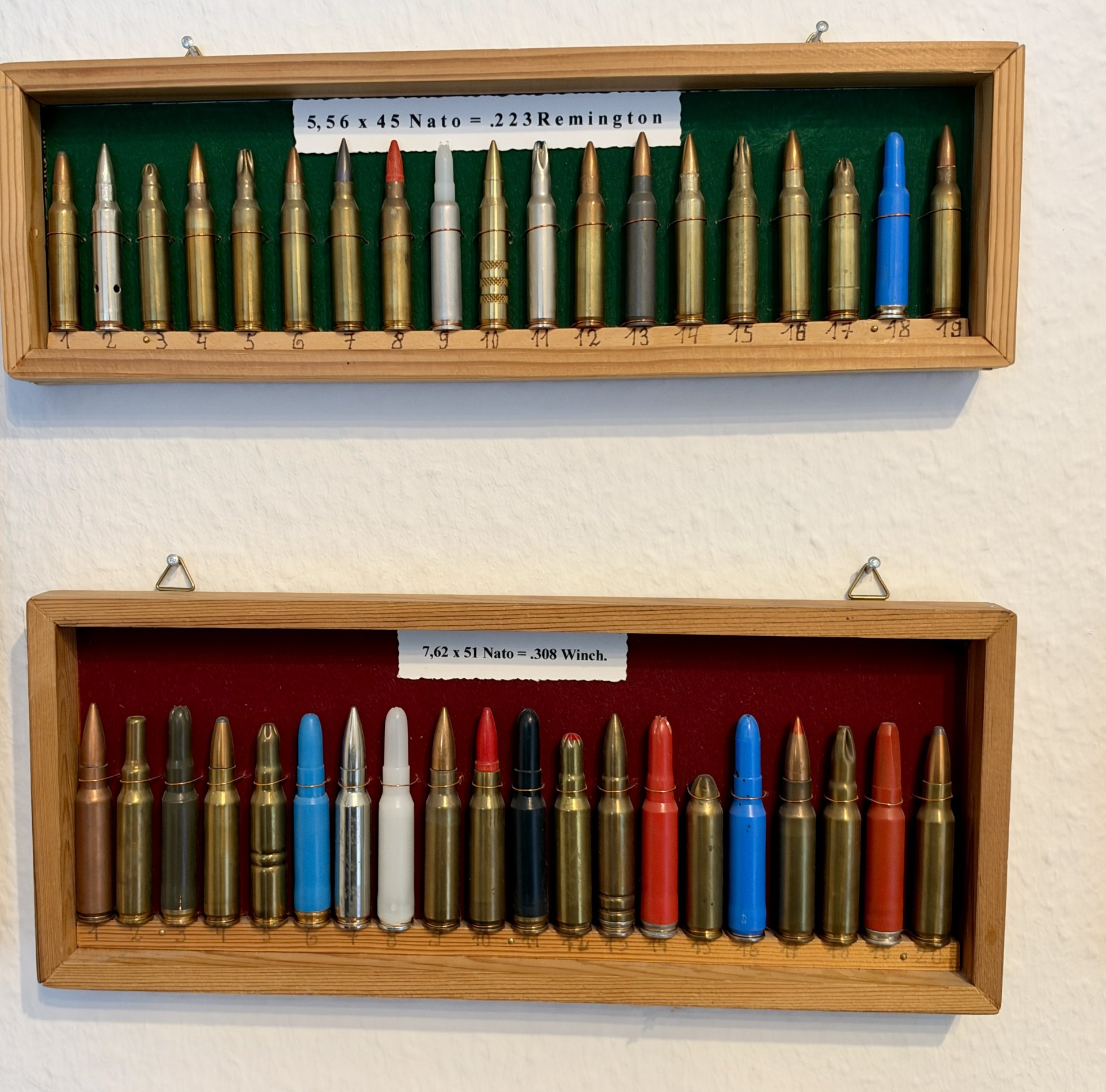 Munitionstafeln/ Schautafeln für Lang- & Kurzwaffen sowie Schrotpatronen für Sammler – Bild 5