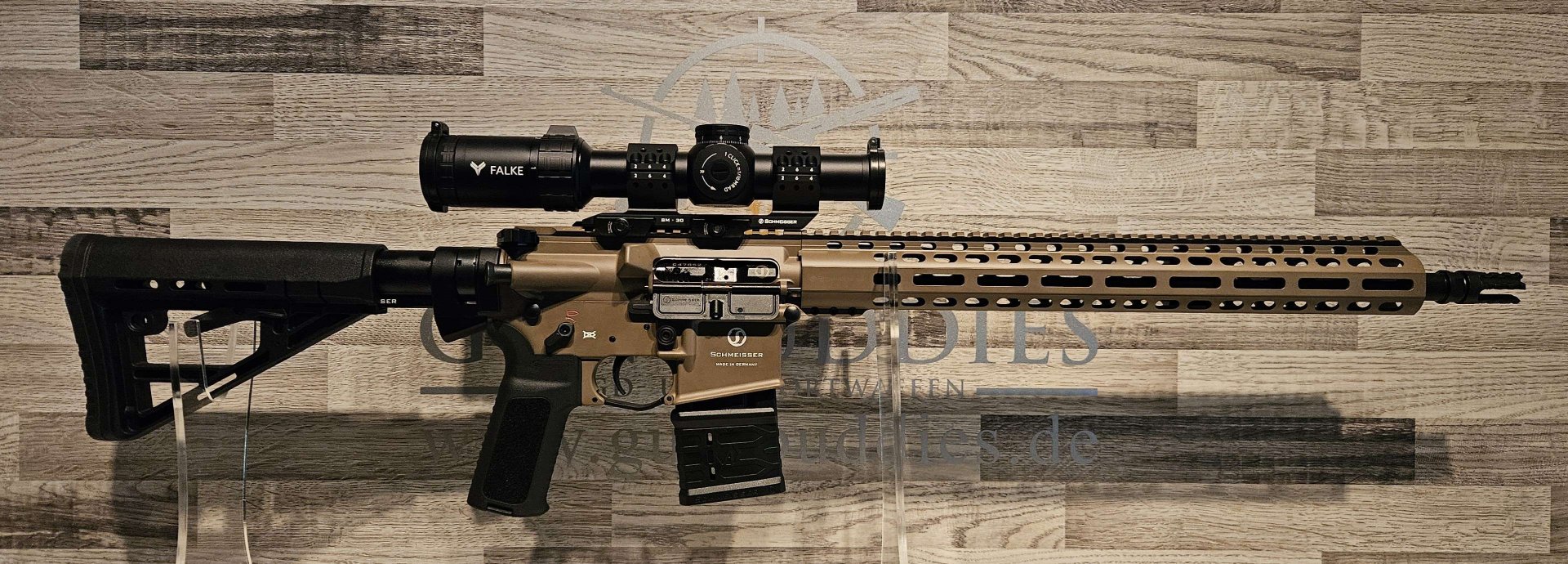 Neuware vom Fachhandel - Schmeisser AR15 M5FL FDE 16,75" .223Rem montiert mit Falke 1-8x24 TAC – Bild 1