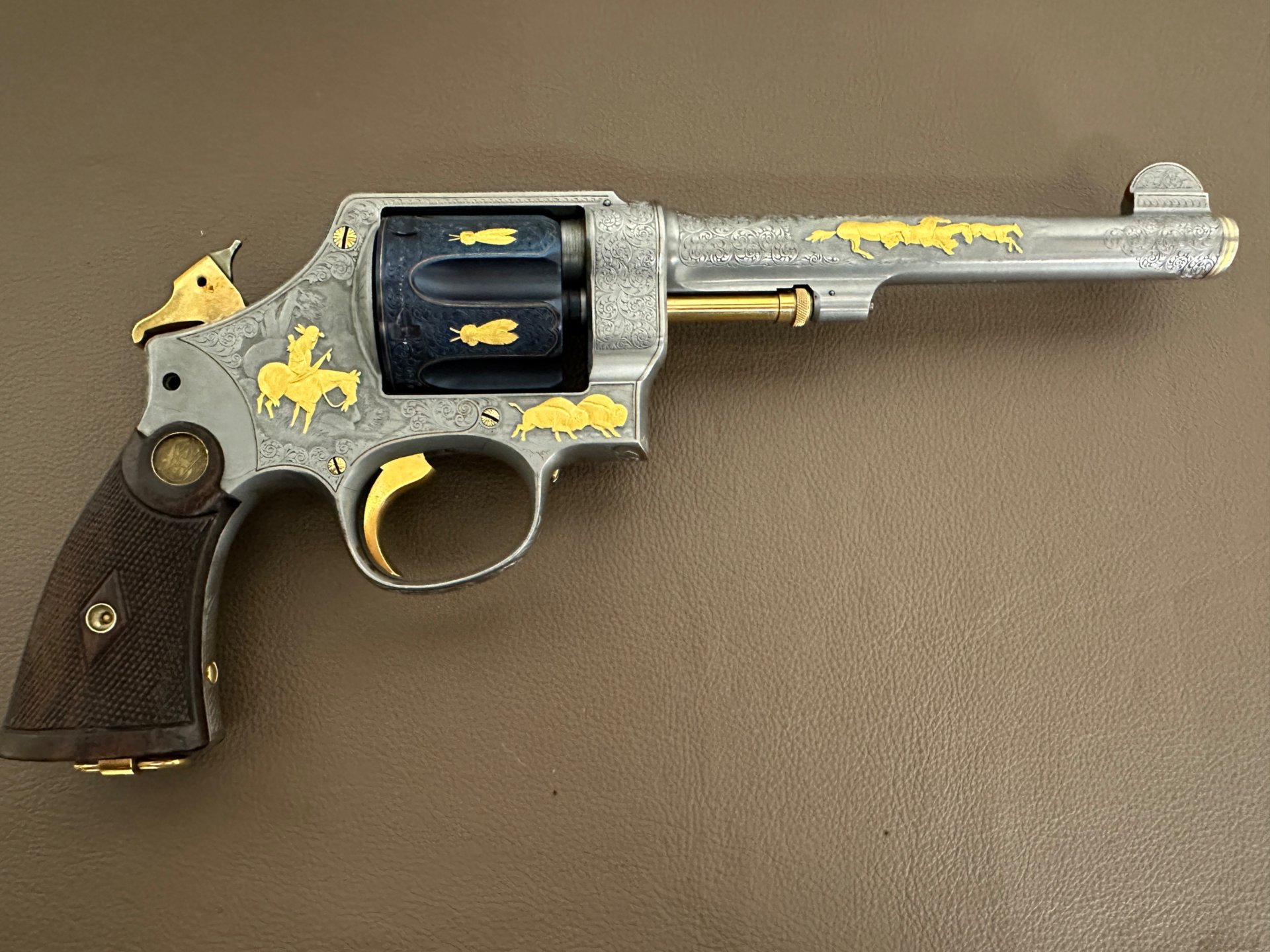 CUSTOMGRAVUR mit Goldeinlagen Revolver Smith & Wesson Hand Ejector Kal. 455 Webley MK II – Bild 2