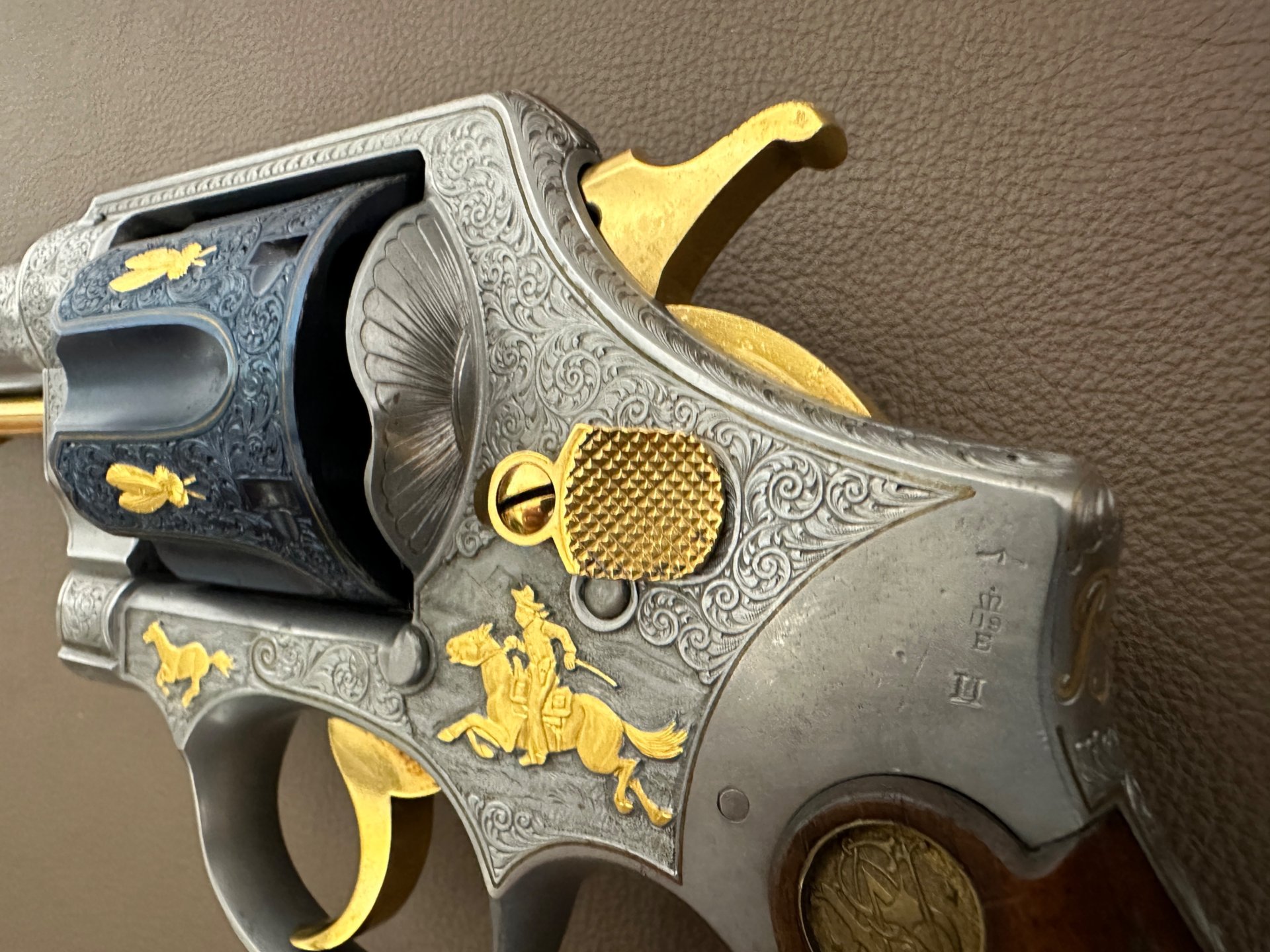 CUSTOMGRAVUR mit Goldeinlagen Revolver Smith & Wesson Hand Ejector Kal. 455 Webley MK II – Bild 19
