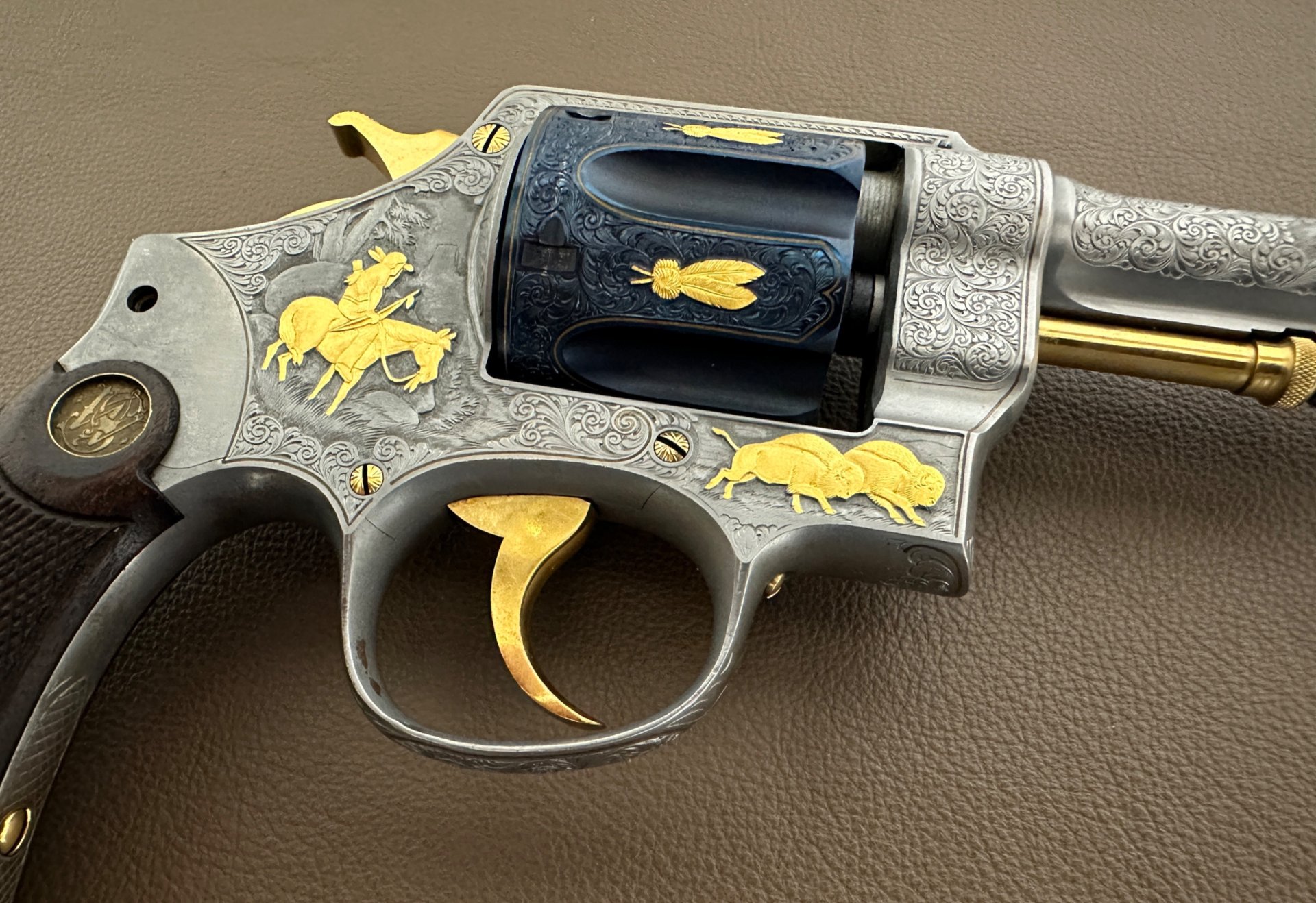 CUSTOMGRAVUR mit Goldeinlagen Revolver Smith & Wesson Hand Ejector Kal. 455 Webley MK II – Bild 18