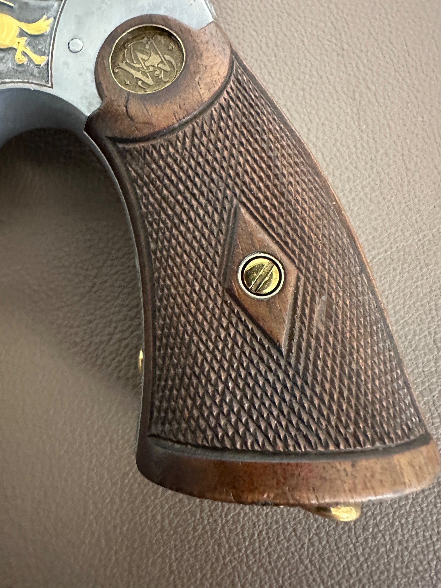 CUSTOMGRAVUR mit Goldeinlagen Revolver Smith & Wesson Hand Ejector Kal. 455 Webley MK II – Bild 14