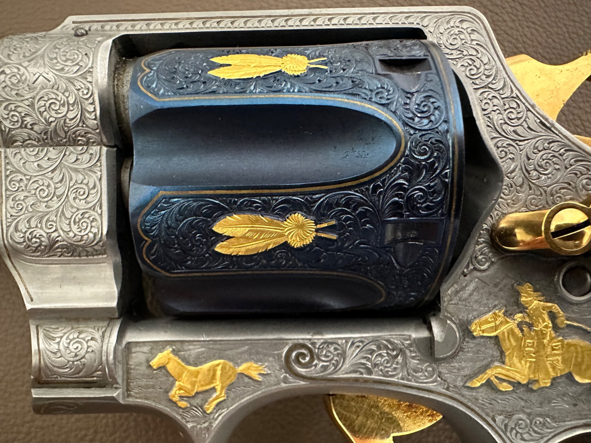 CUSTOMGRAVUR mit Goldeinlagen Revolver Smith & Wesson Hand Ejector Kal. 455 Webley MK II – Bild 20