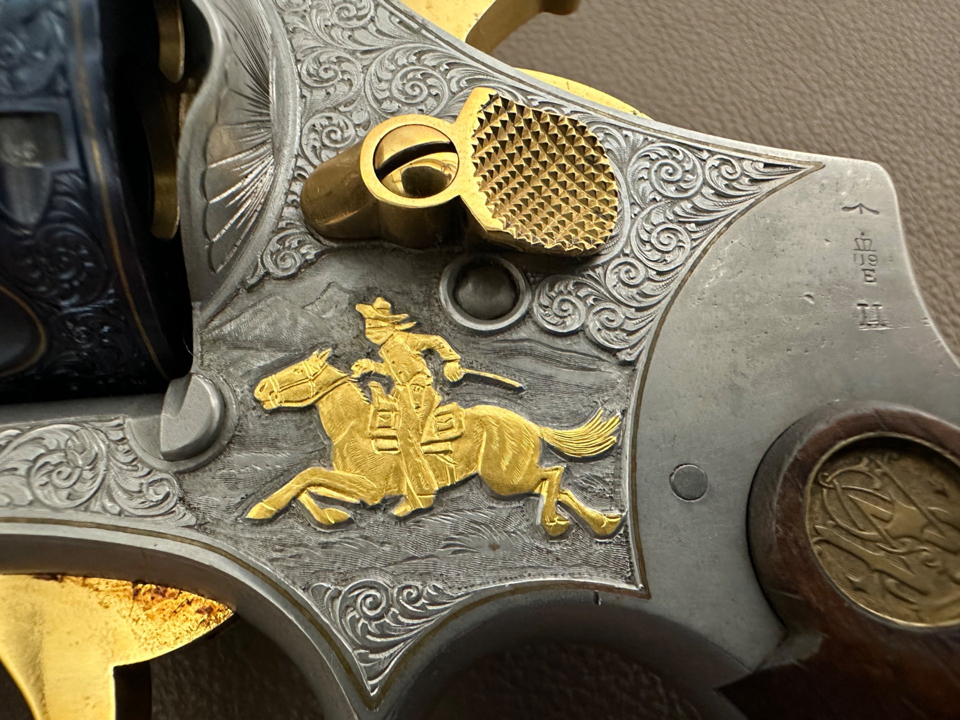 CUSTOMGRAVUR mit Goldeinlagen Revolver Smith & Wesson Hand Ejector Kal. 455 Webley MK II – Bild 3