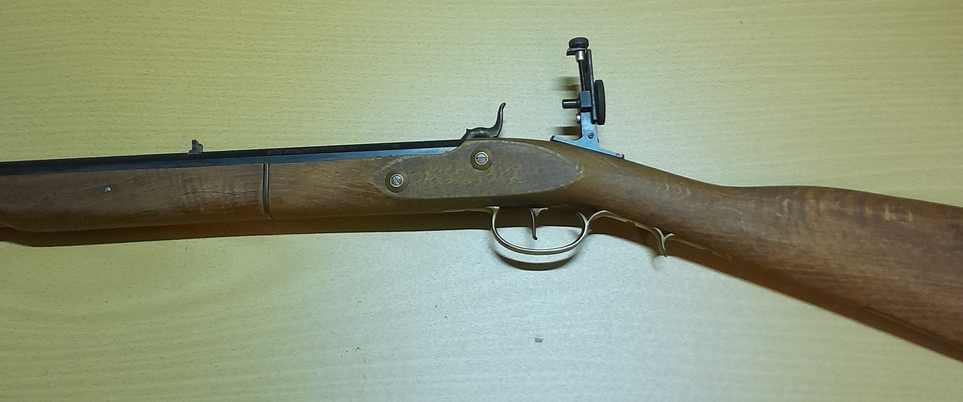 Kentucky Percussions Gewehr Kal. 45 mit Diopter und Zubehör – Bild 3