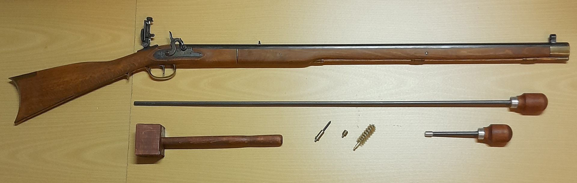 Kentucky Percussions Gewehr Kal. 45 mit Diopter und Zubehör – Bild 1