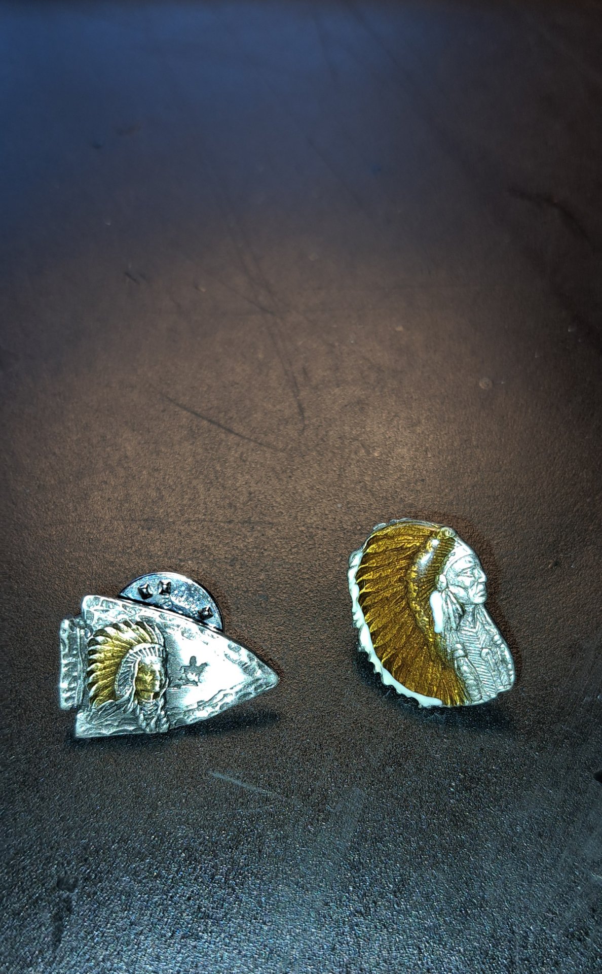 2Pins von einem `Sioux` Pow Wow" – Bild 1