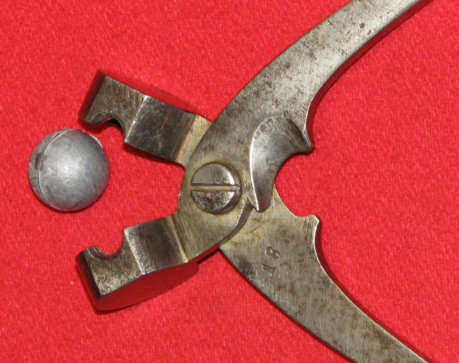 Alte Stahl Kugel - Zange mit 18 für Blei - Kugeln mit ca. 16,5mm Durchmesser – Bild 3