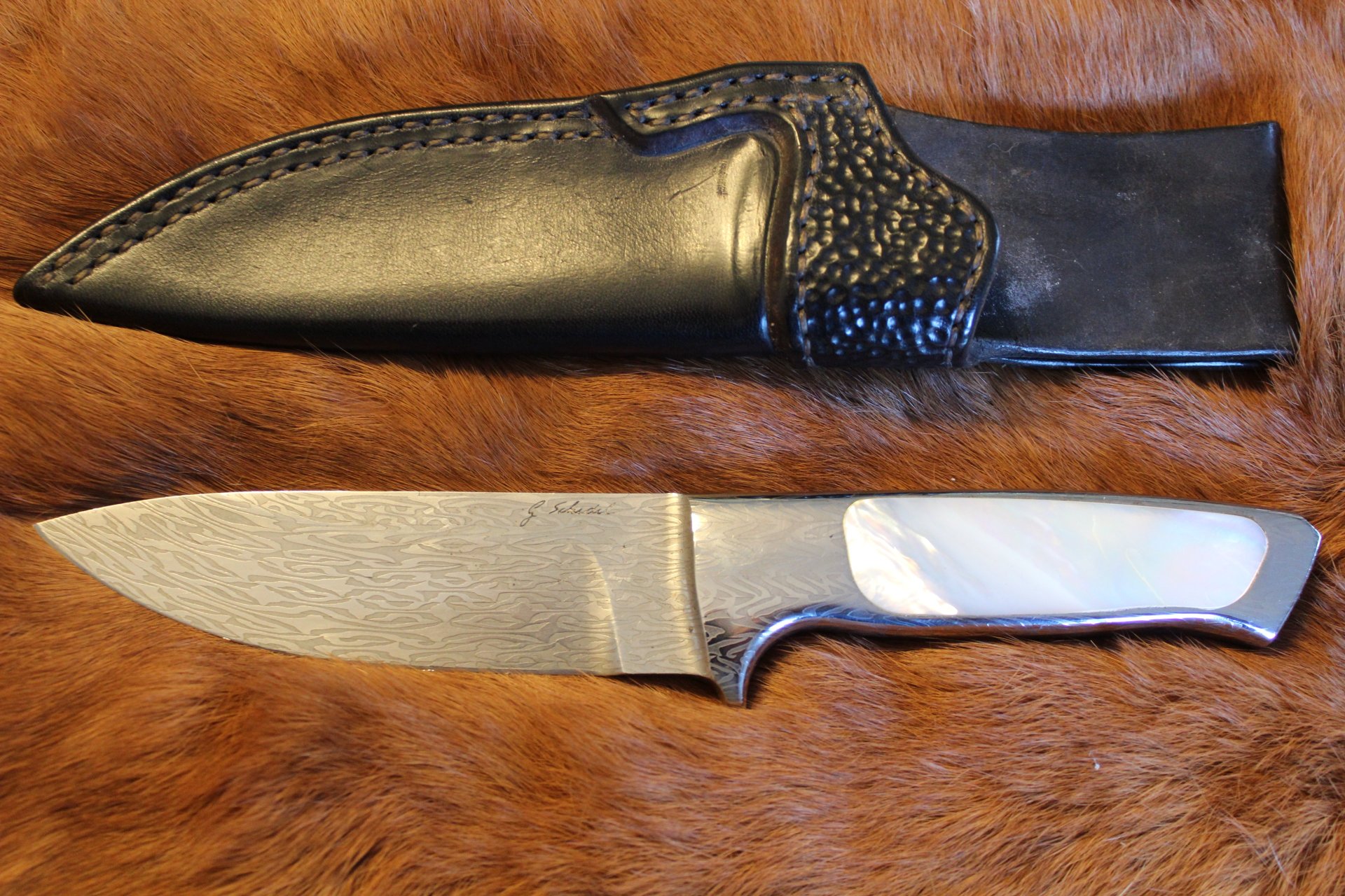 Hochwertiges handgefertigtes Damast Jagdmesser von Gerald Schedel mit Perlmutt Griff – Bild 1