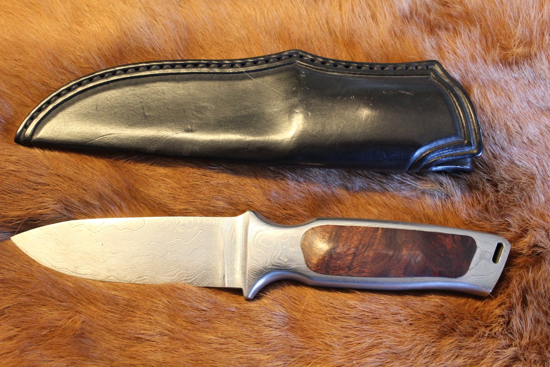 Hochwertiges handgefertigtes Damast Jagdmesser von Gerald Schedel mit Edelholz Griffschalen – Bild 1