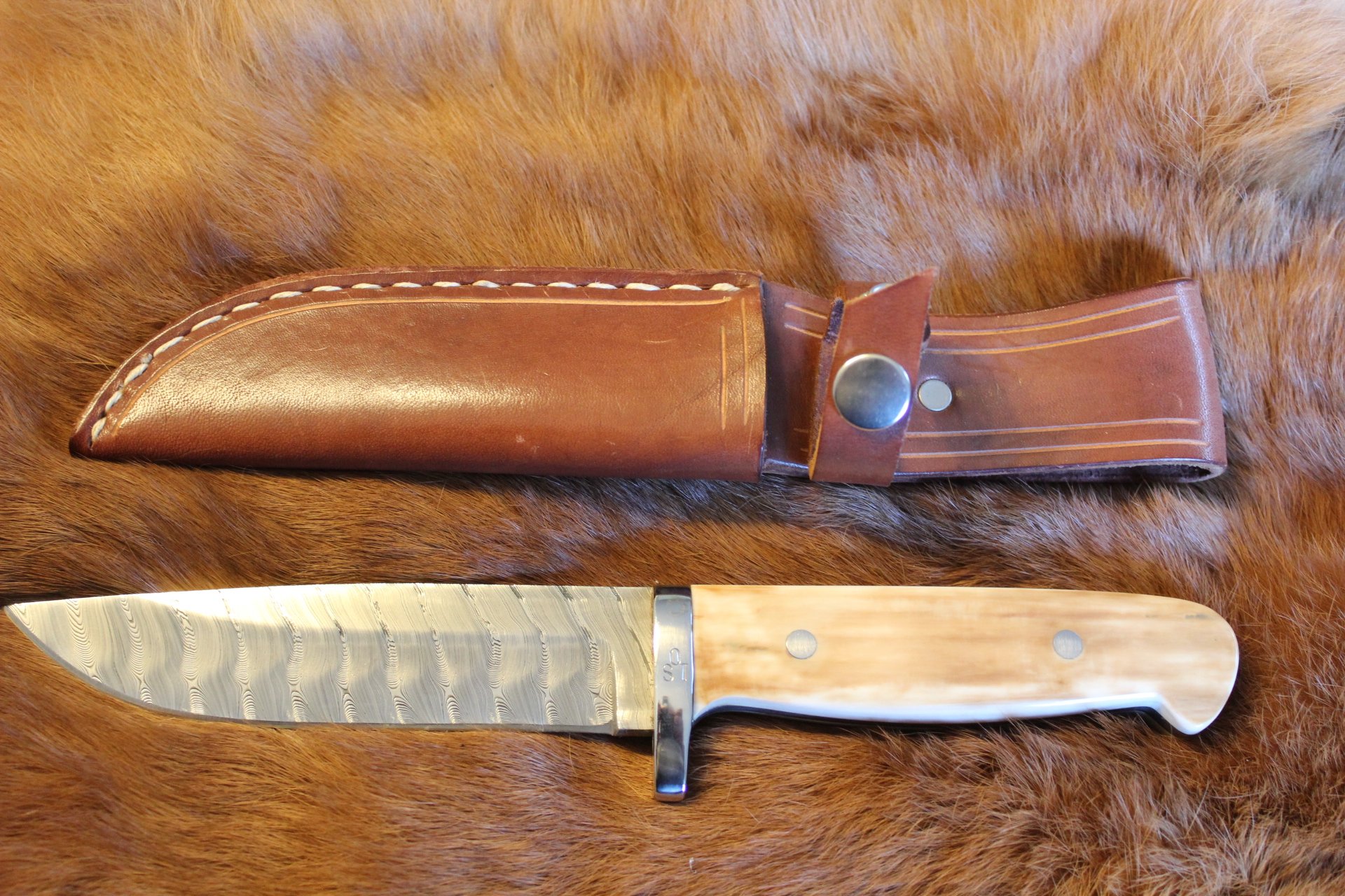Hochwertiges handgefertigtes Damast Jagdmesser von OST mit Perlmutt?/Horn? Griffschalen – Bild 1