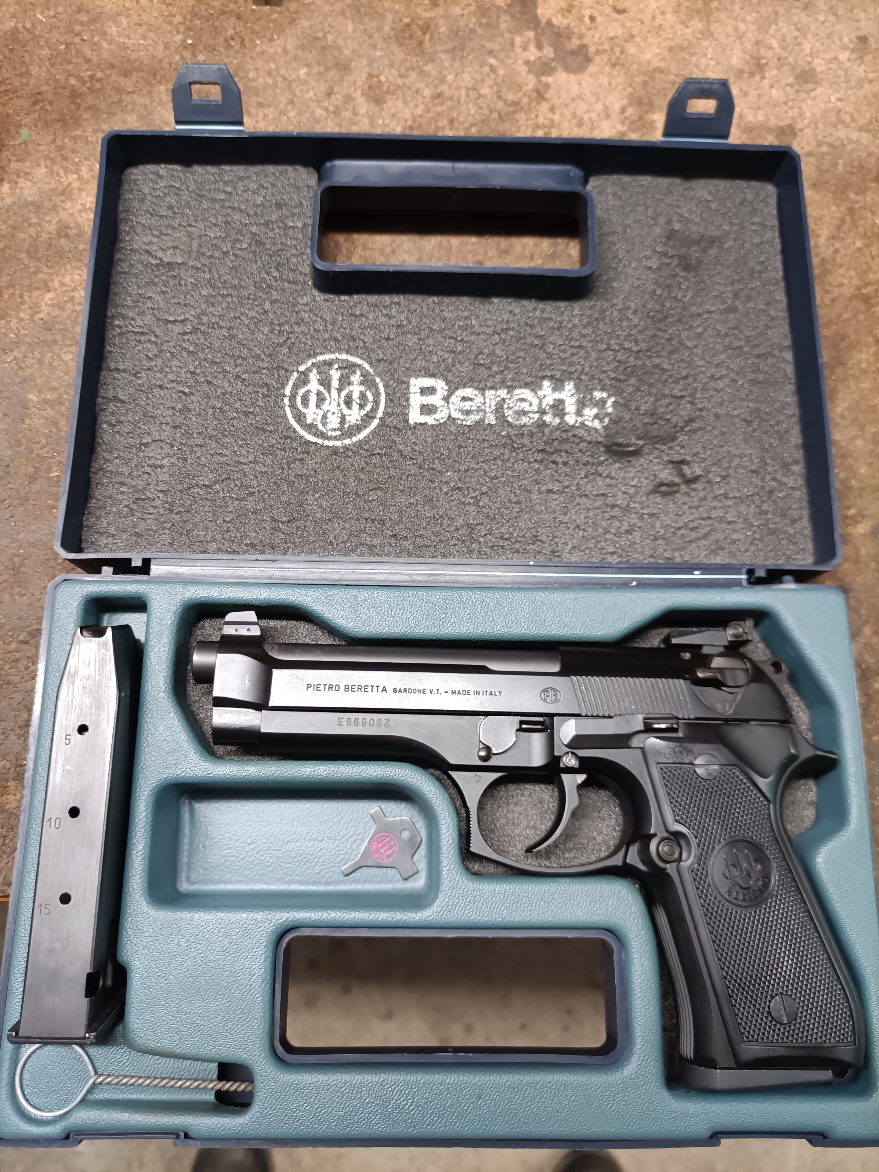 Beretta Mod. 92 FS 9mm Luger LPA Visier, 3 Magazine – Bild 1