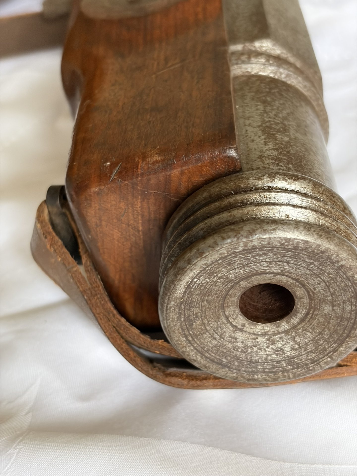 Historischer Handböller mit Stempeln und Trageriemen – aus Nachlass - Sammlerstück – Bild 3