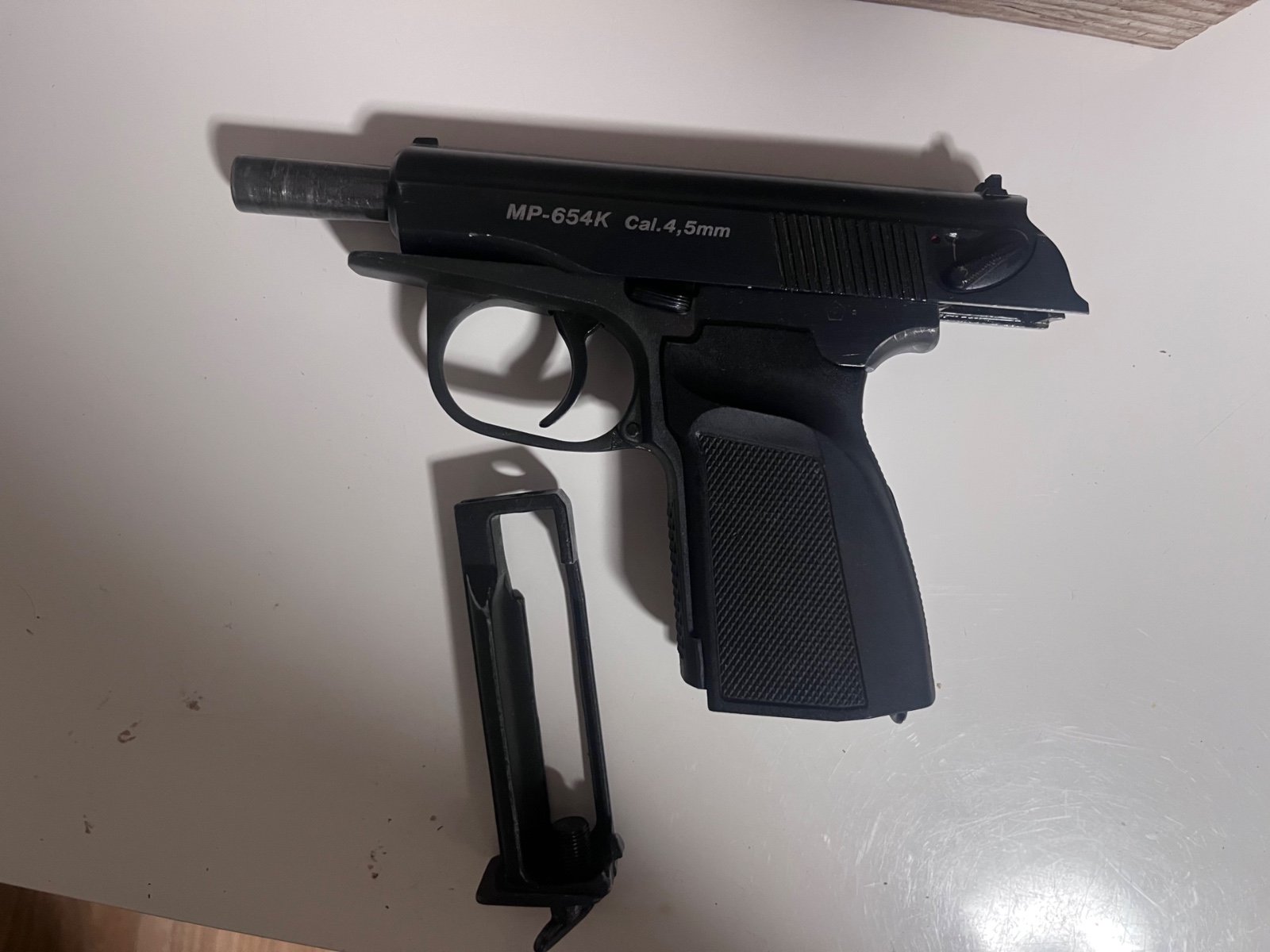Webley Revolver und Makarov pm – Bild 3