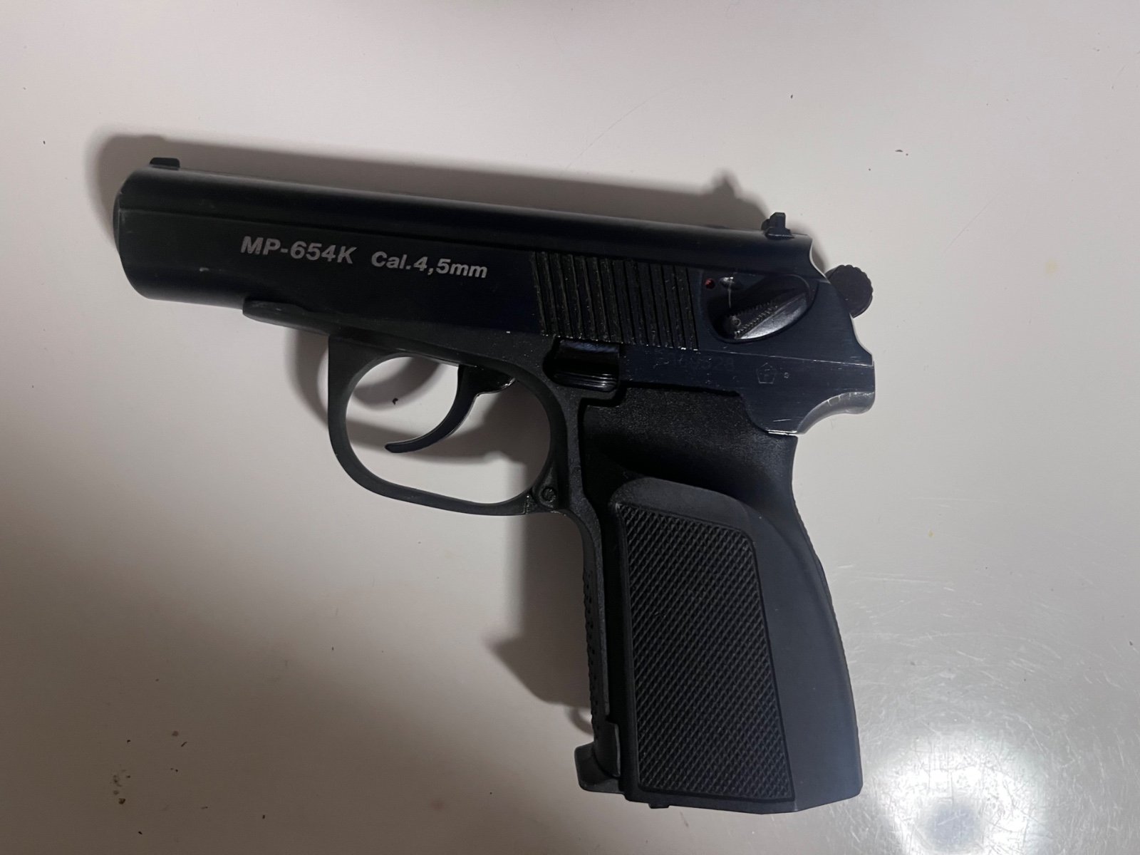 Webley Revolver und Makarov pm – Bild 4