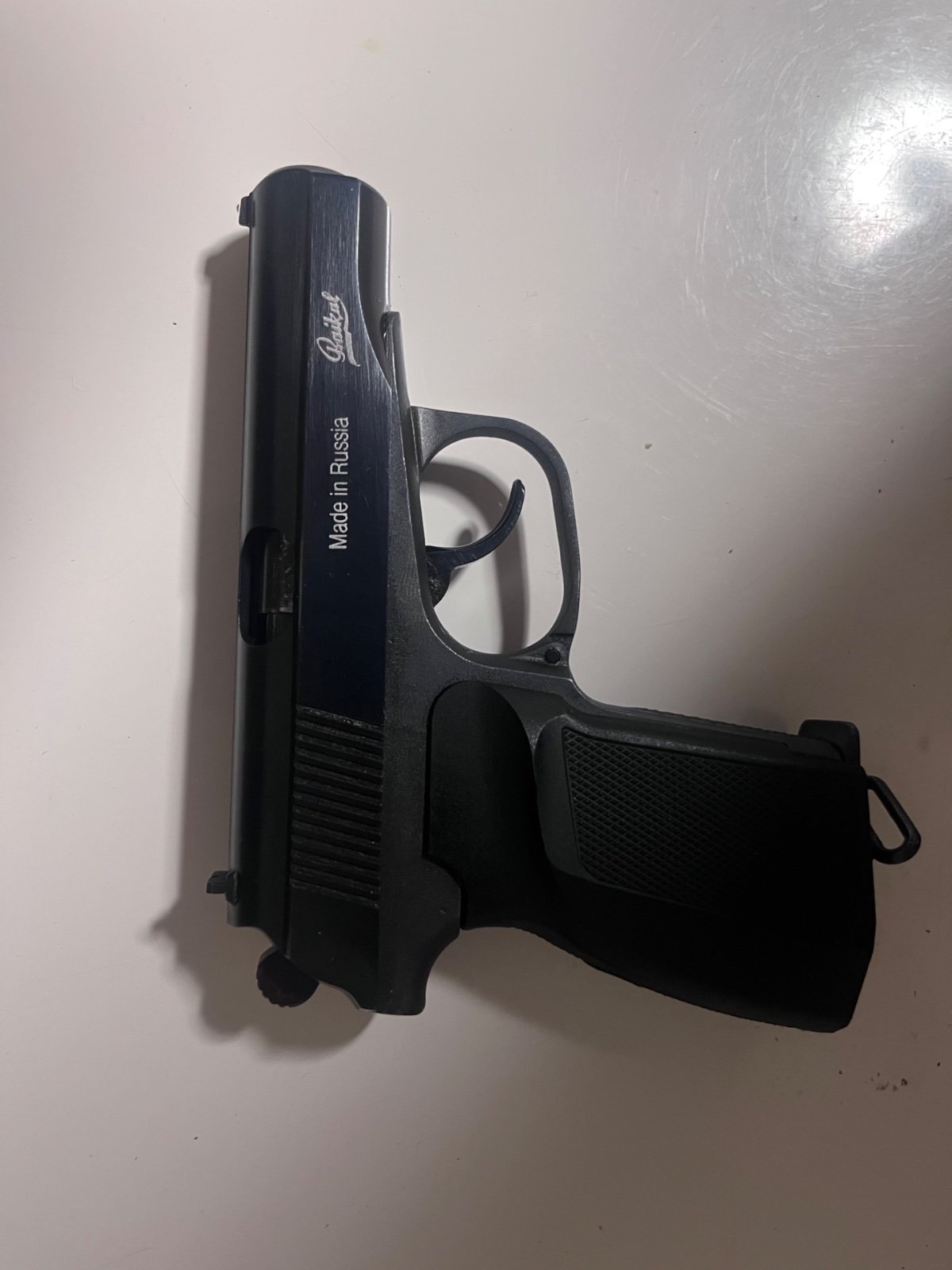 Webley Revolver und Makarov pm – Bild 5