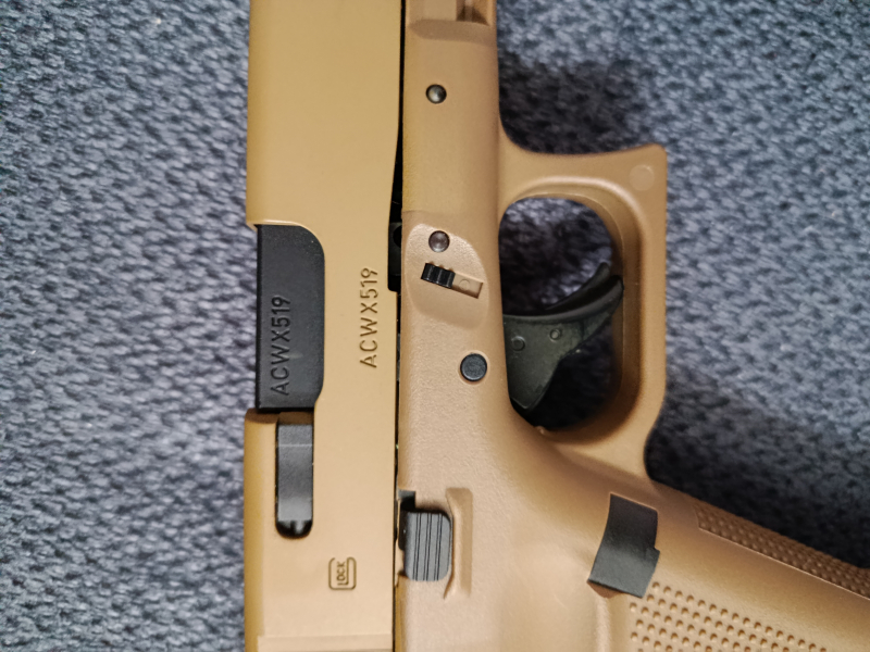 Glock 19X Airsoft mit Metallschlitten CO2 BlowBack 6mm BB Coyote Tan – immagine 2