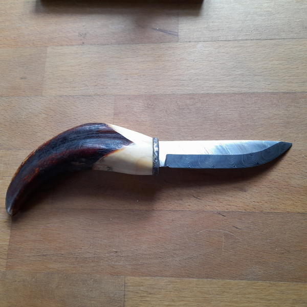 Handmade Messer mit Horngriff und Damaszener Klinge – Bild 2