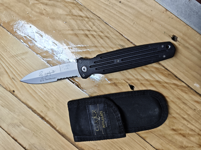 Gerber USA Fairbairn-Sykes Combat Folder. Der Große – obrázek 2